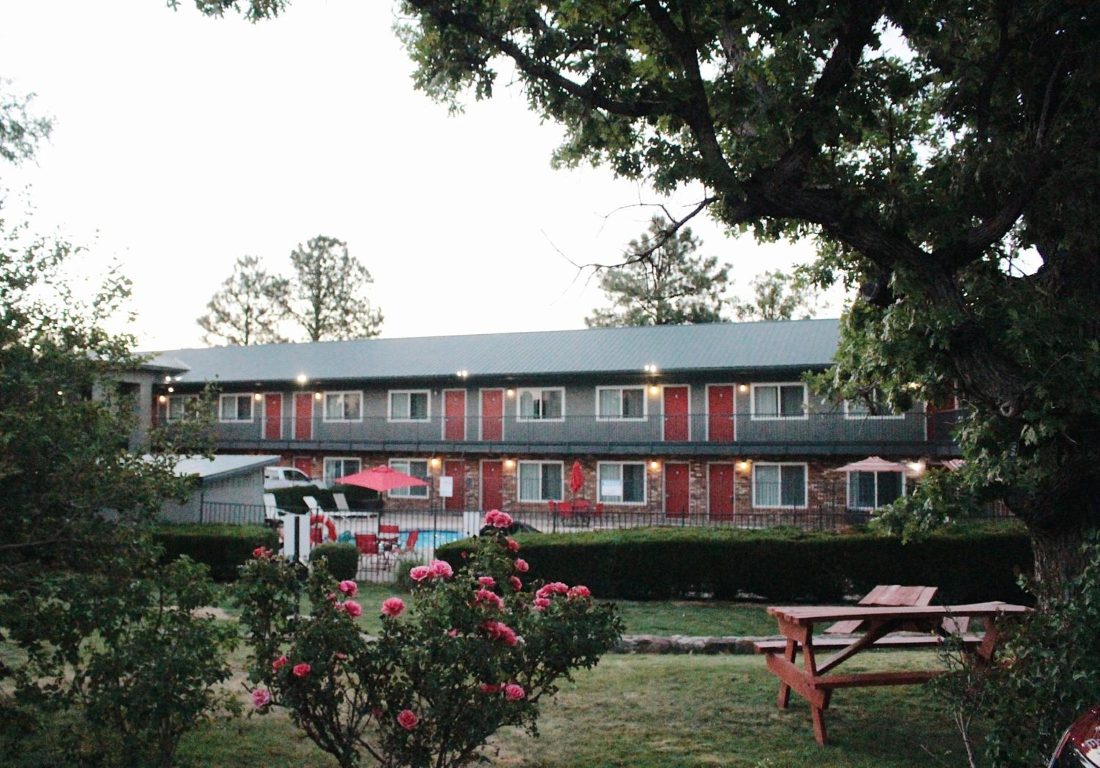Show Low Vacations - Days Inn by Wyndham Show Low - Property Image 12