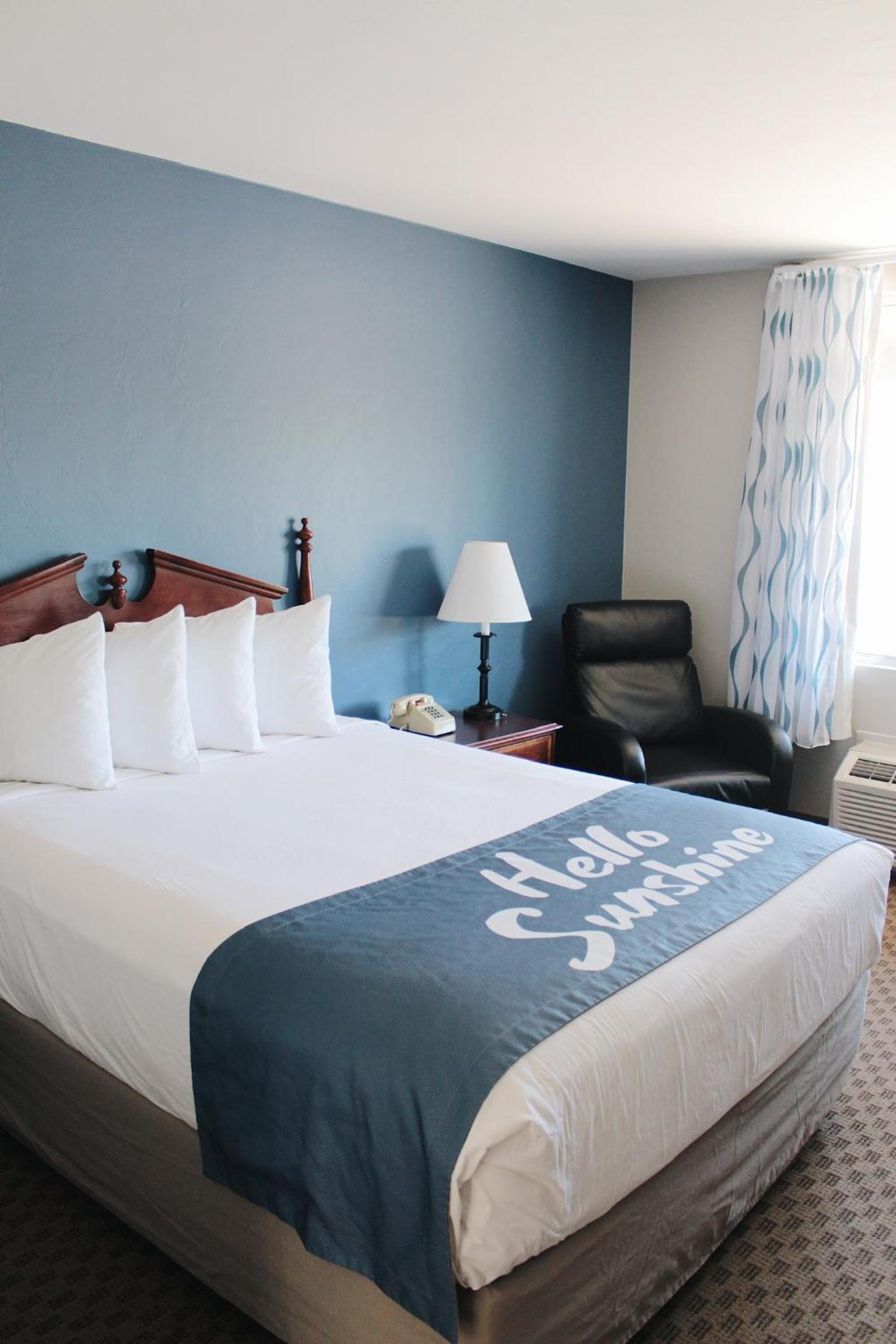 Show Low Vacations - Days Inn by Wyndham Show Low - Property Image 9