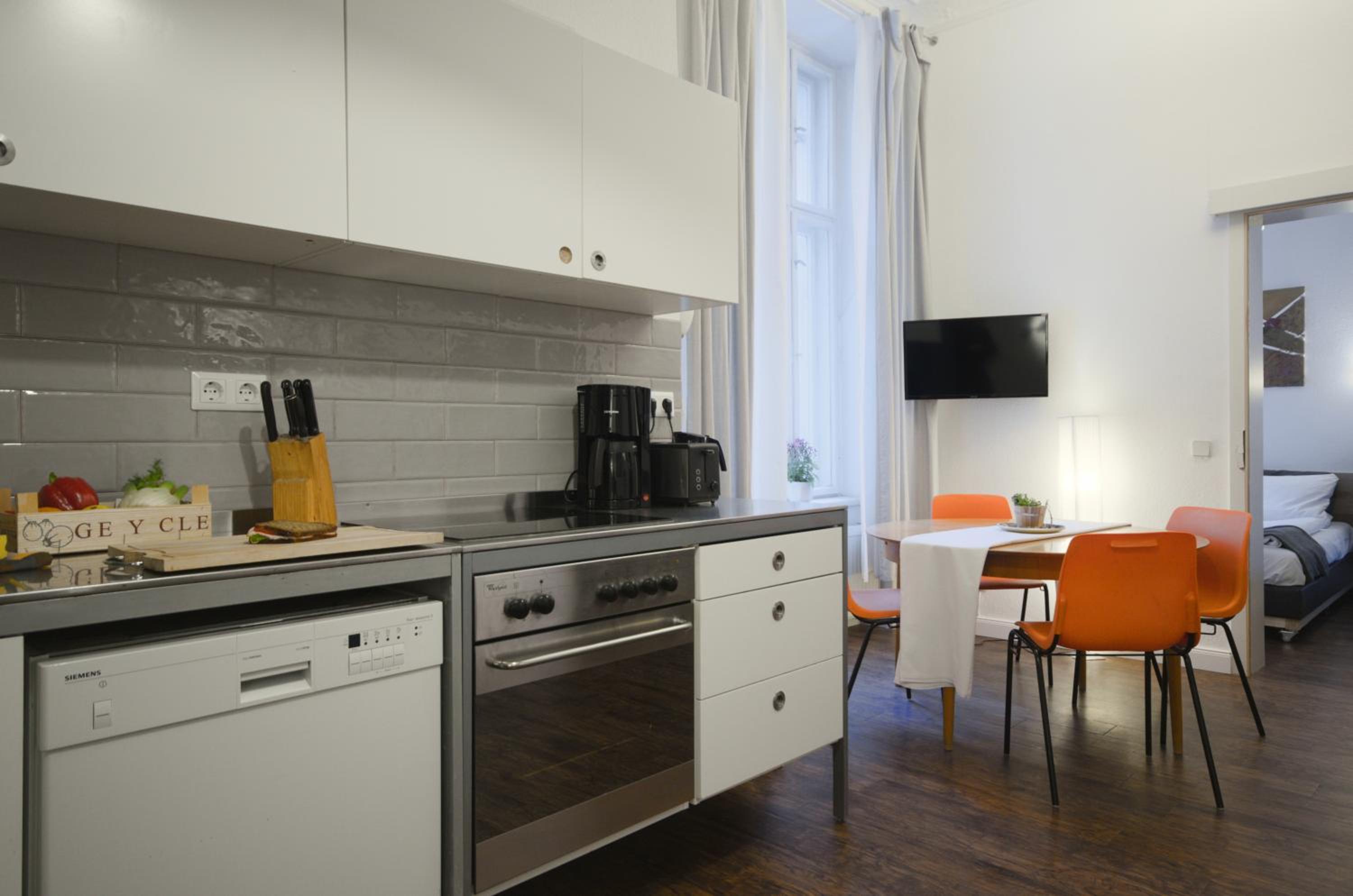 Altbauwohnung mit 3 Bädern (PB6)