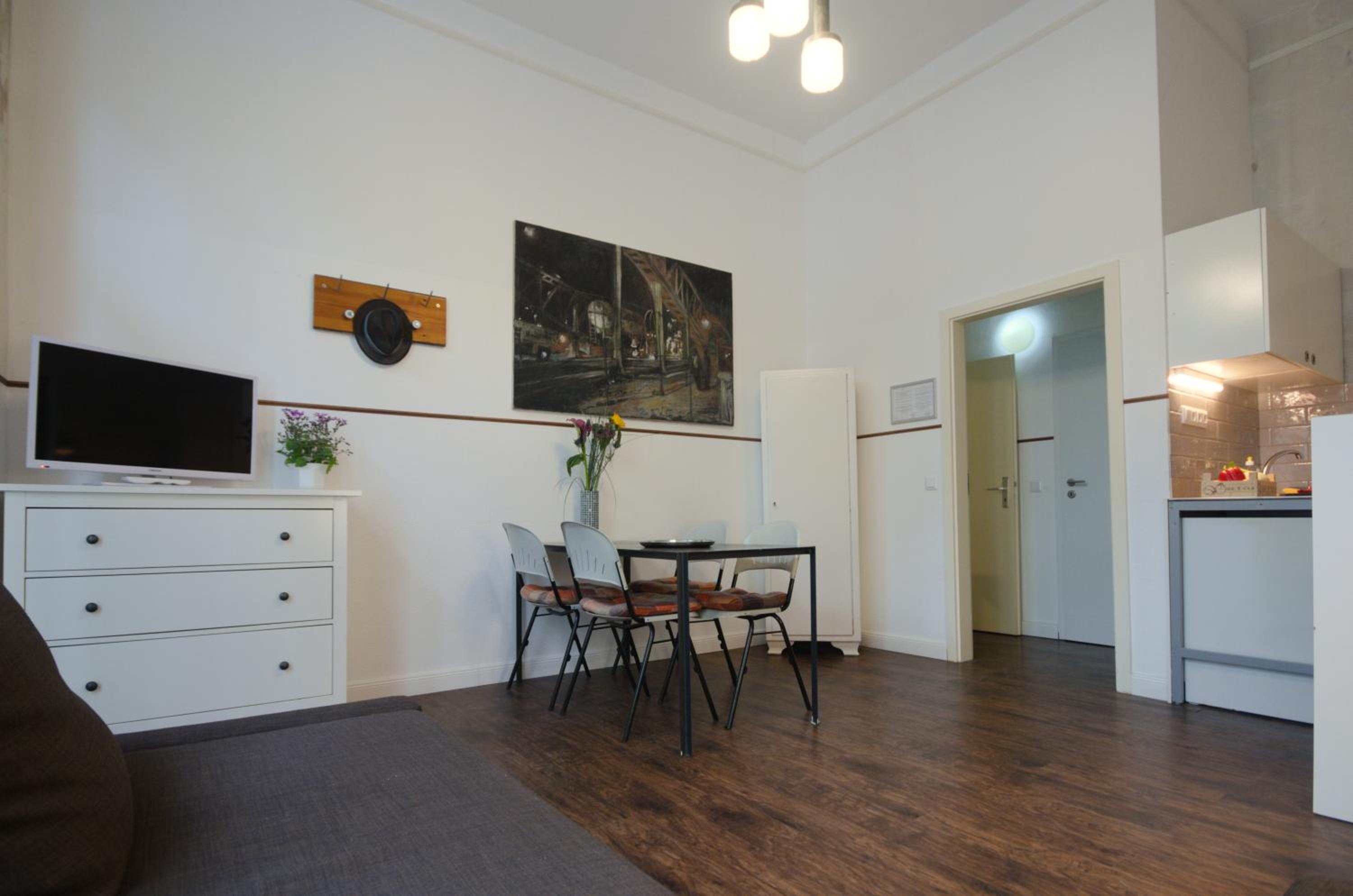 Altbauwohnung mit 3 Bädern (PB6) photo 2