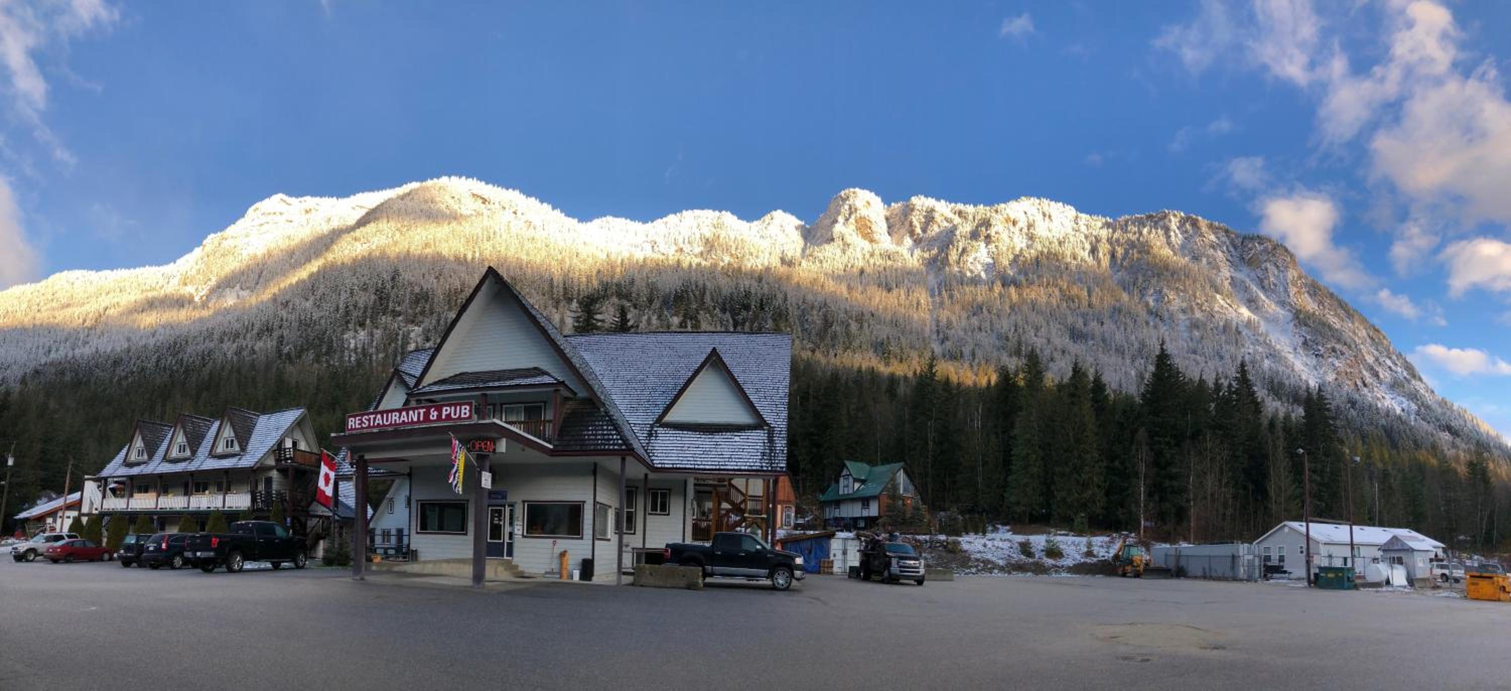 Peaks Lodge