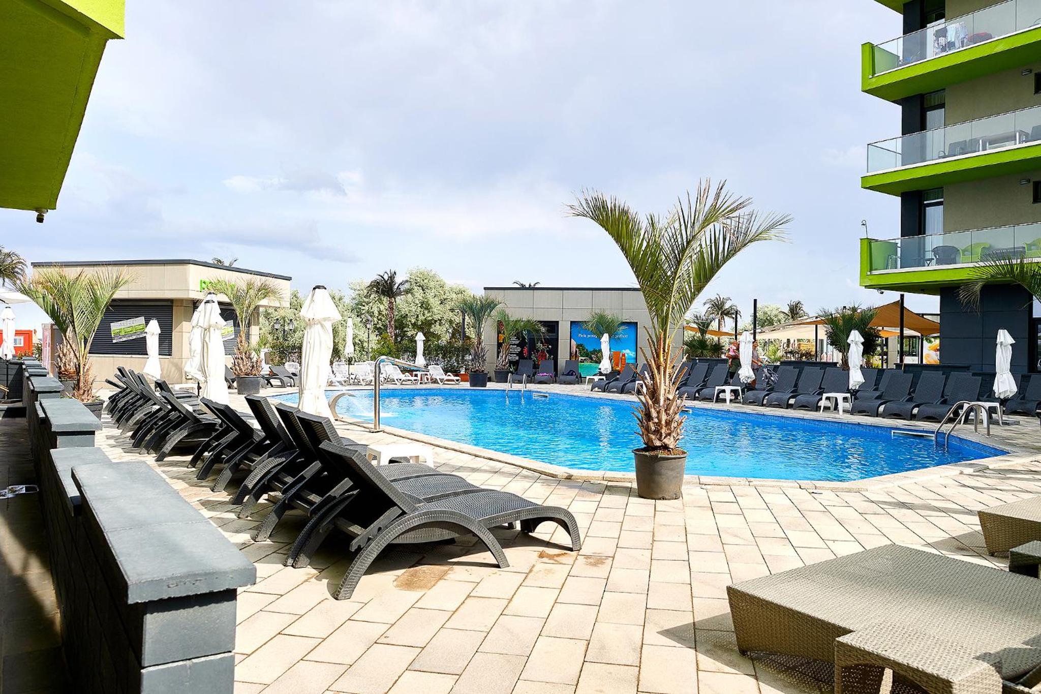 Green Apartment Spa n Pool Beach Resort view 3