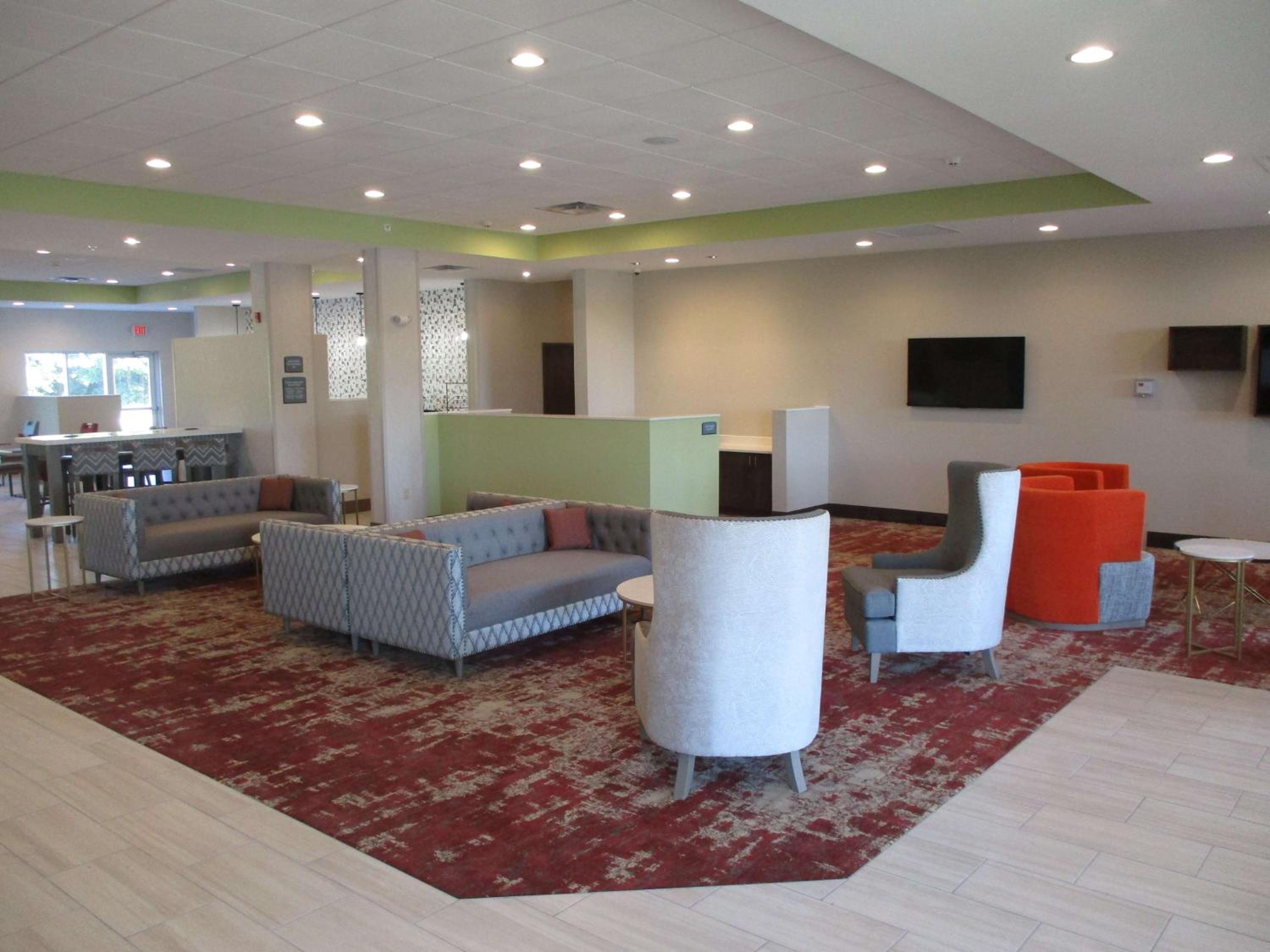 Jacksonville Vacations - La Quinta Inn  Suites by Wyndham Jackson-Cape Girardeau - Property Image 6