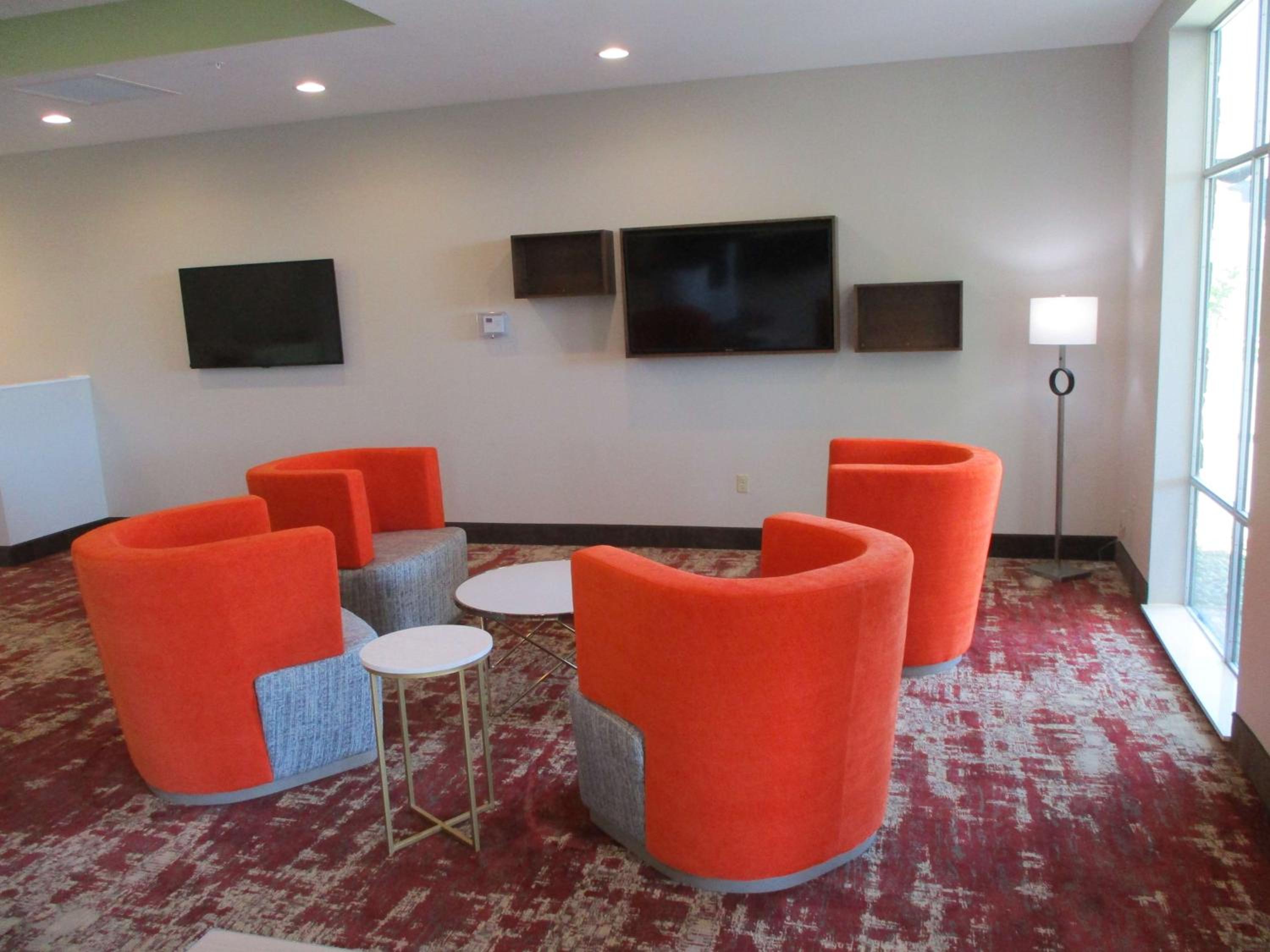 Jacksonville Vacations - La Quinta Inn  Suites by Wyndham Jackson-Cape Girardeau - Property Image 7