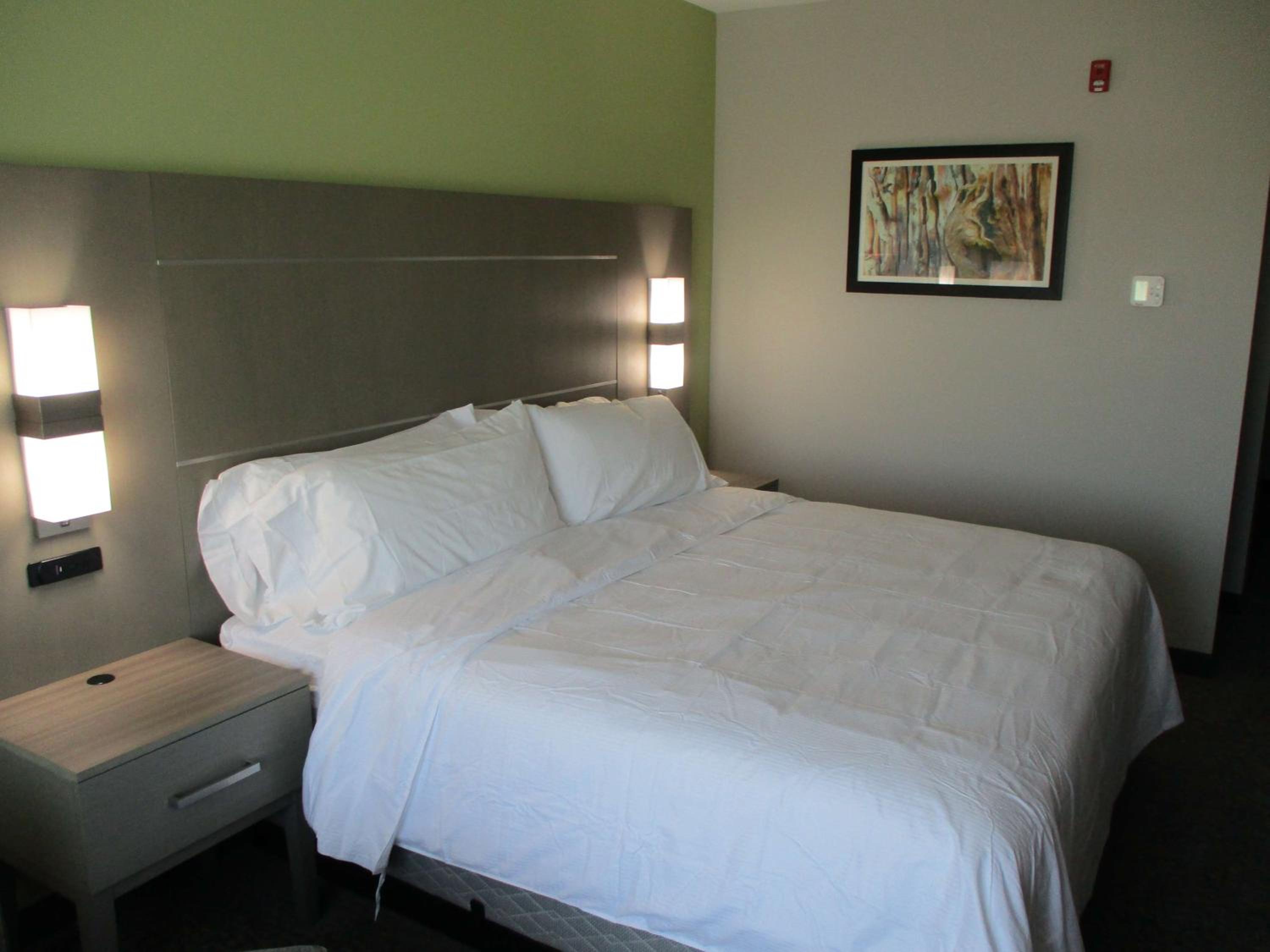 Jacksonville Vacations - La Quinta Inn  Suites by Wyndham Jackson-Cape Girardeau - Property Image 12