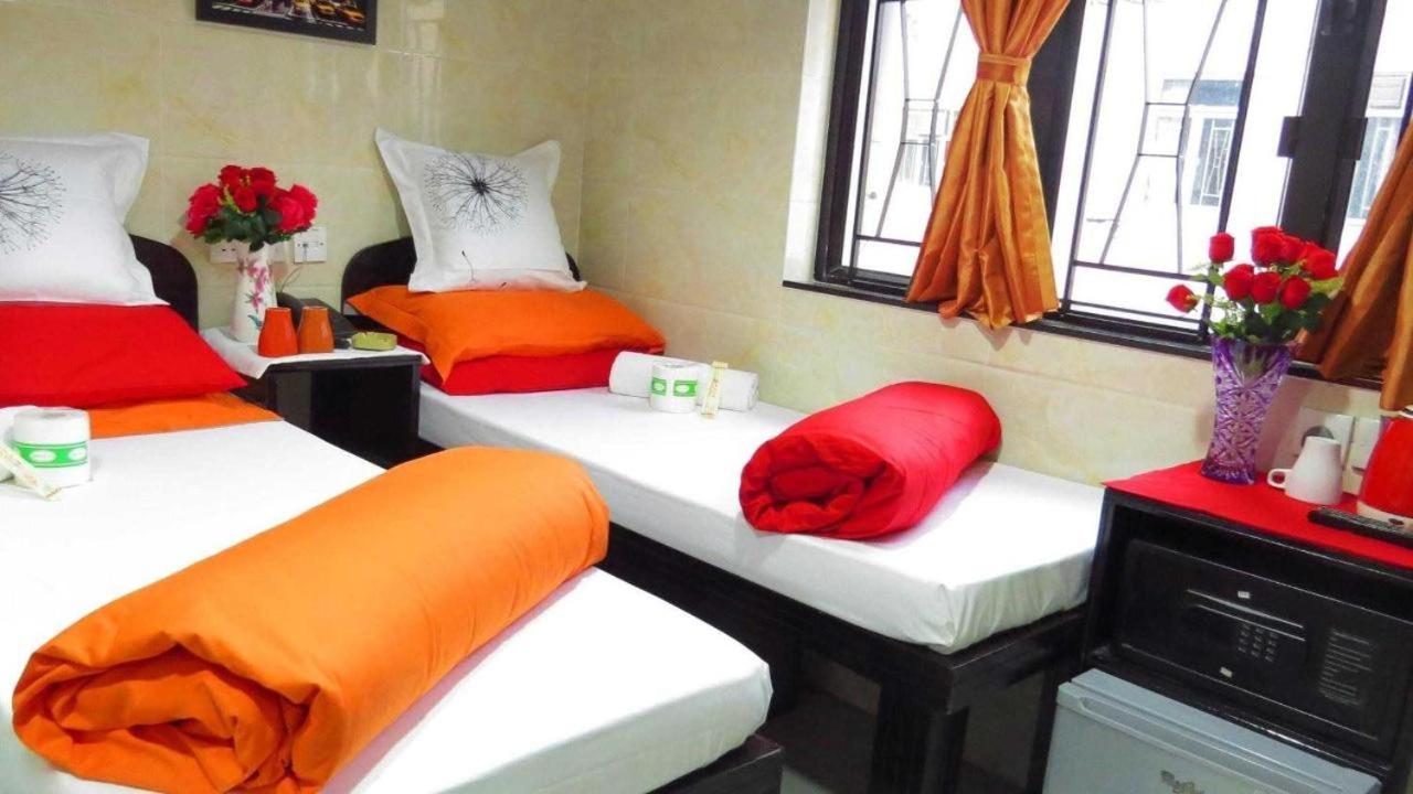 BOHOL HOSTEL Dhillon Hotels HK Block D 24 HOUR RECEPTION 10th floor Block D CHUNGKING MANSION