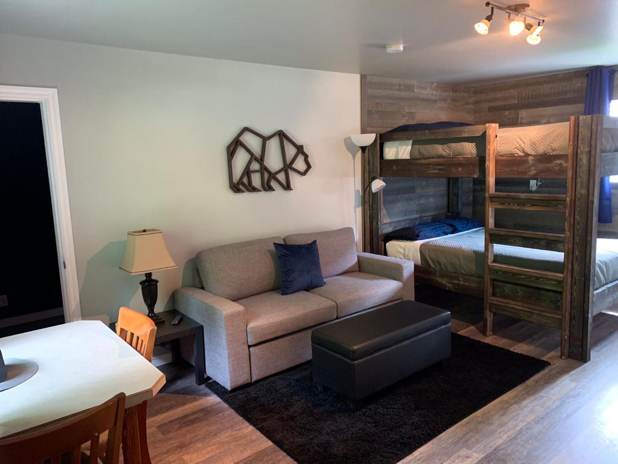 Peaks Lodge