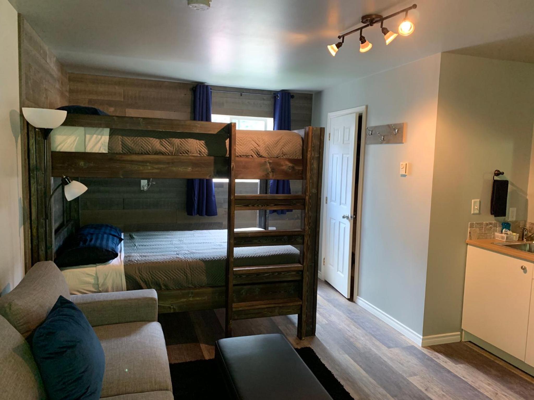 Peaks Lodge