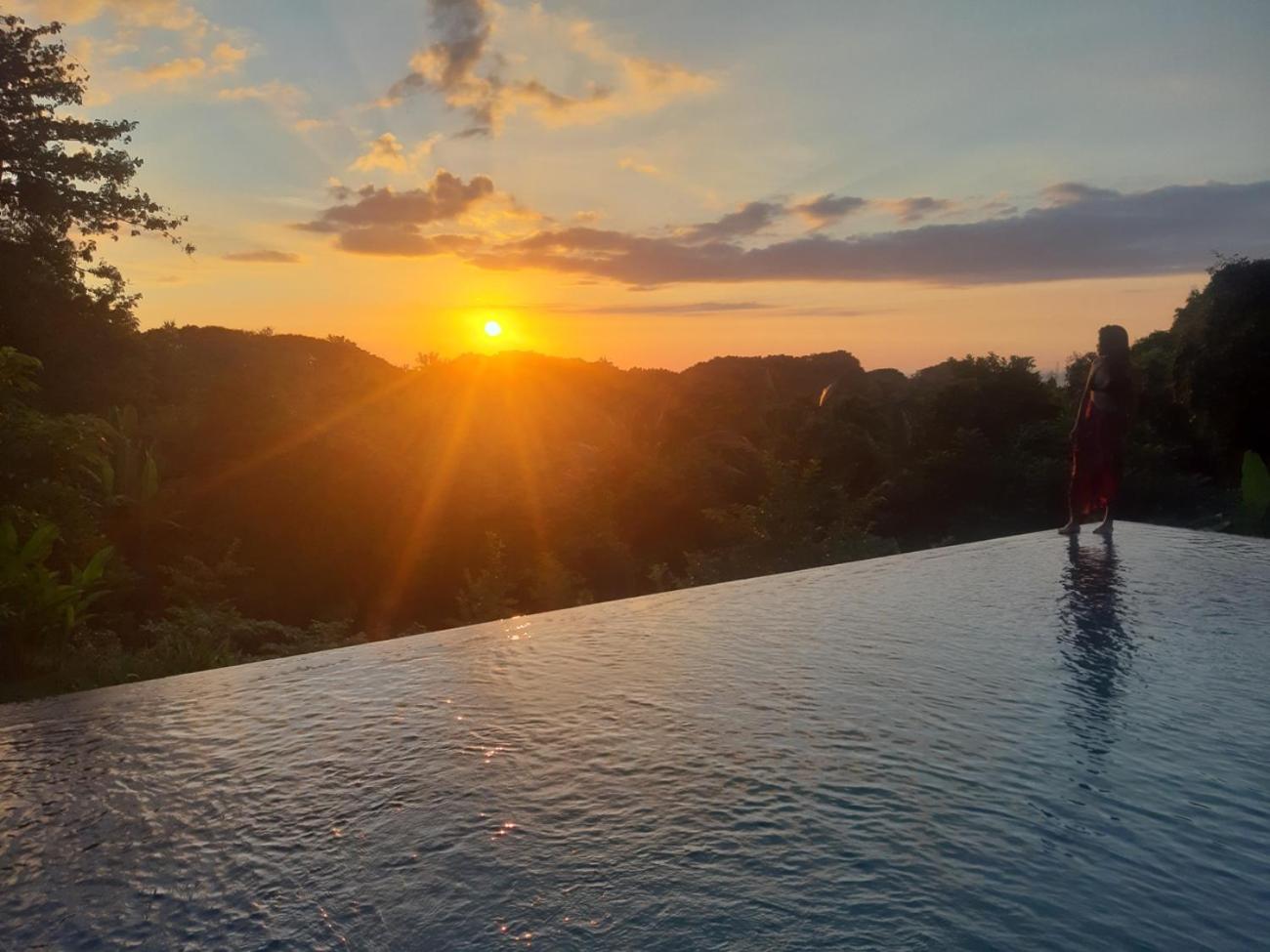 VILLA CAHAYA Perfectly formed by the natural surrounding and Balinese hospitality view 4