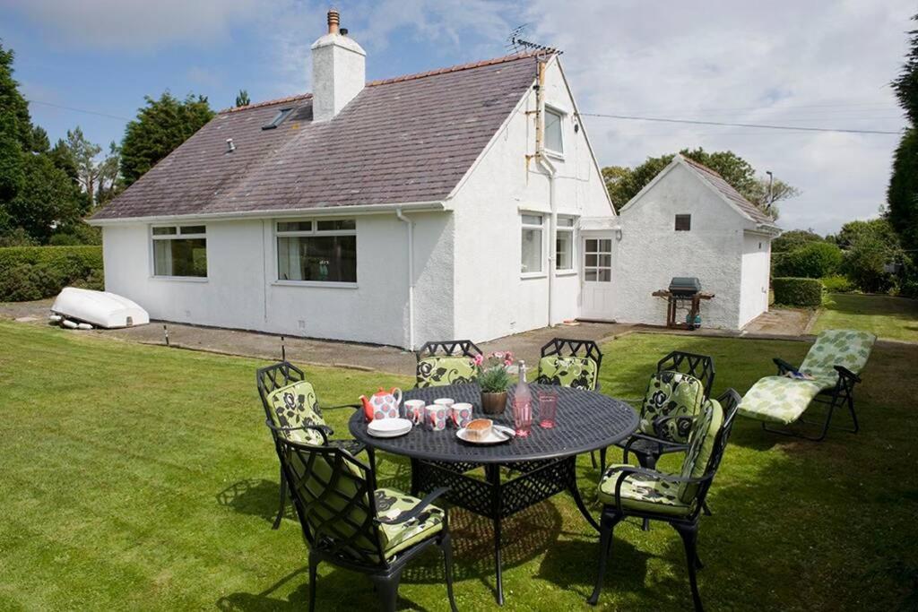 CAE GRUGOG COTTAGE-3 Bed-Sleeps 6-Ground Floor Bathroom view 2