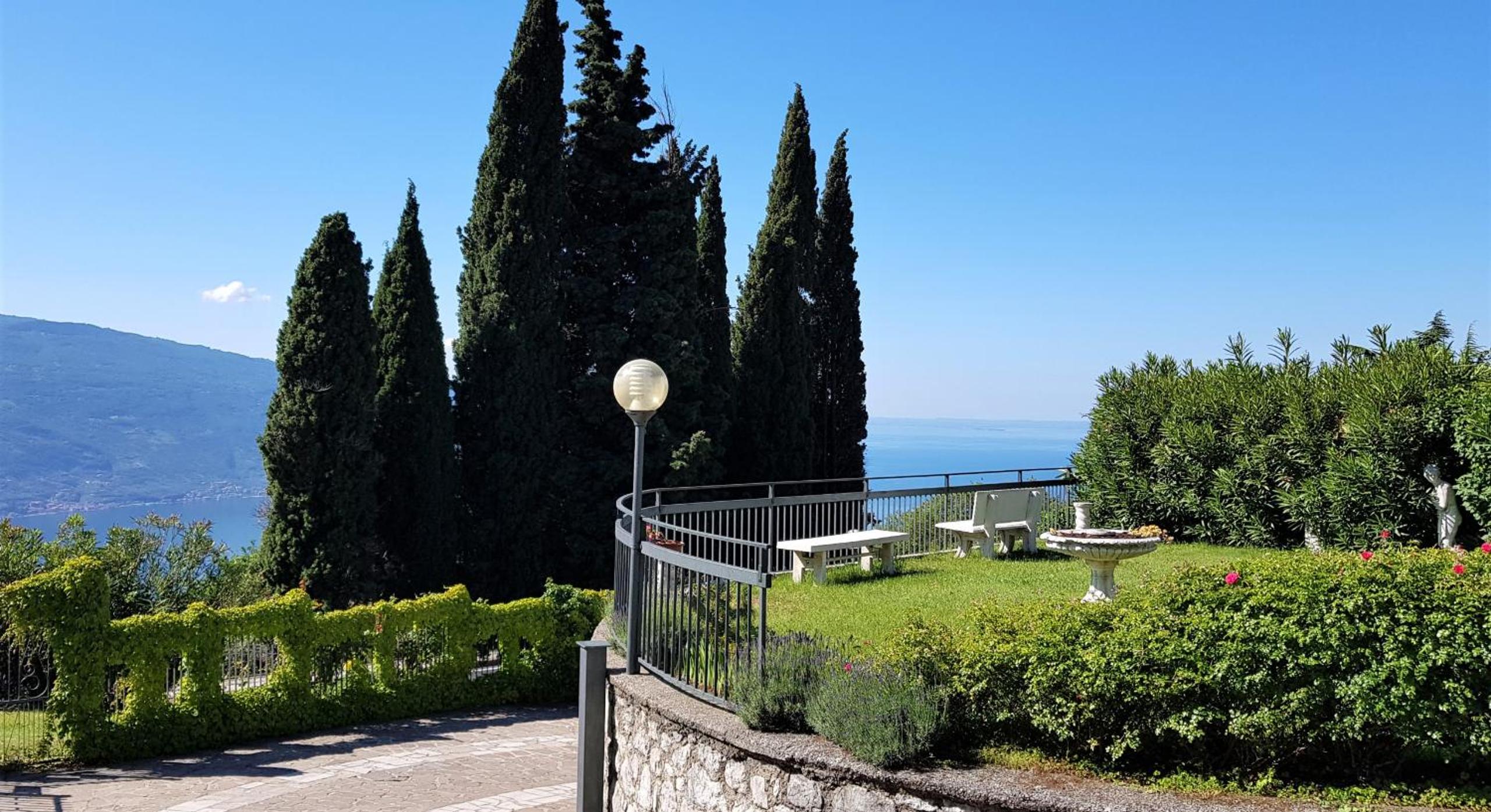 Appartamento Tobias 201 La Portella by Gardadomusmea photo 4
