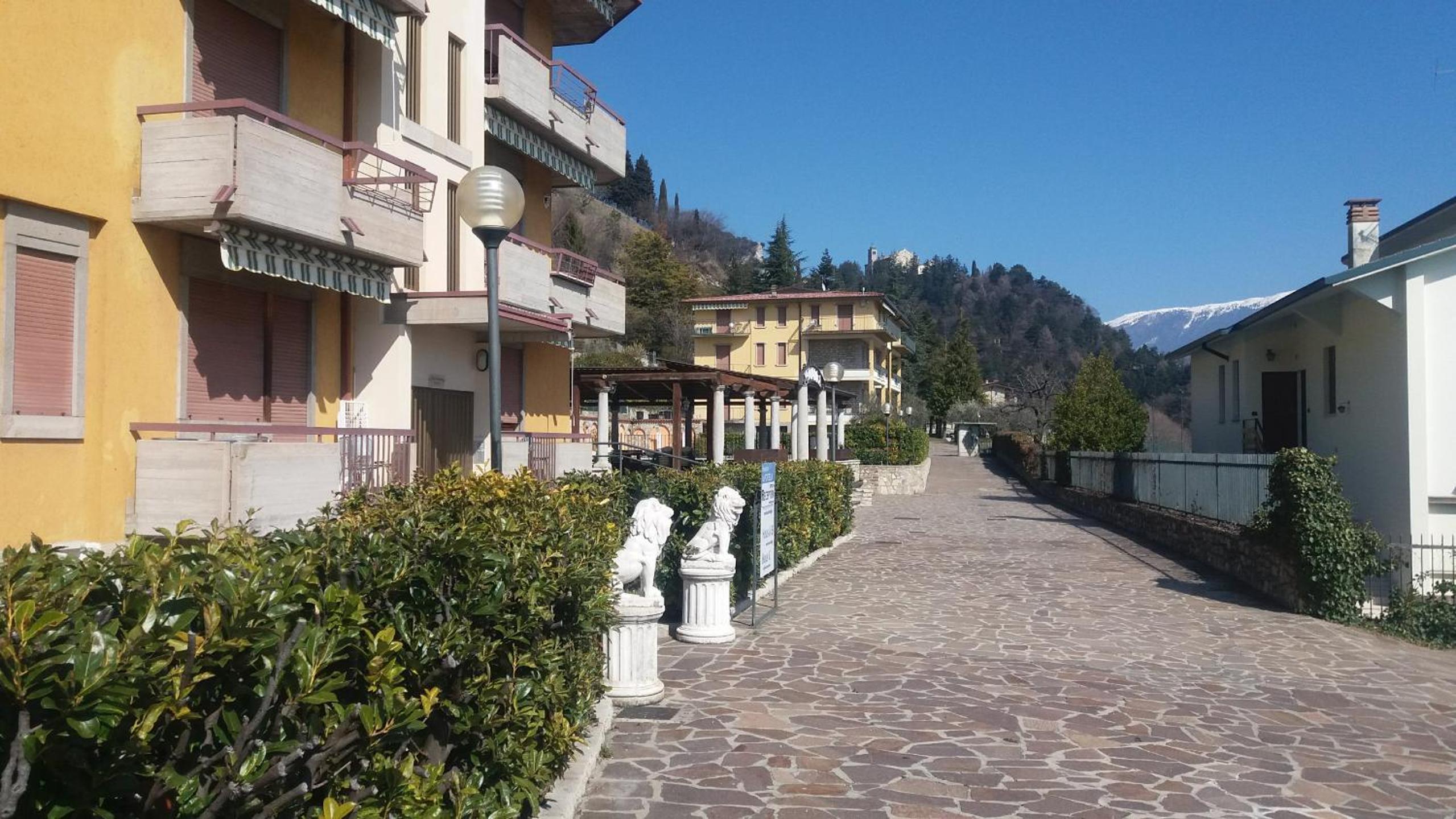 Appartamento Tobias 201 La Portella by Gardadomusmea photo 5
