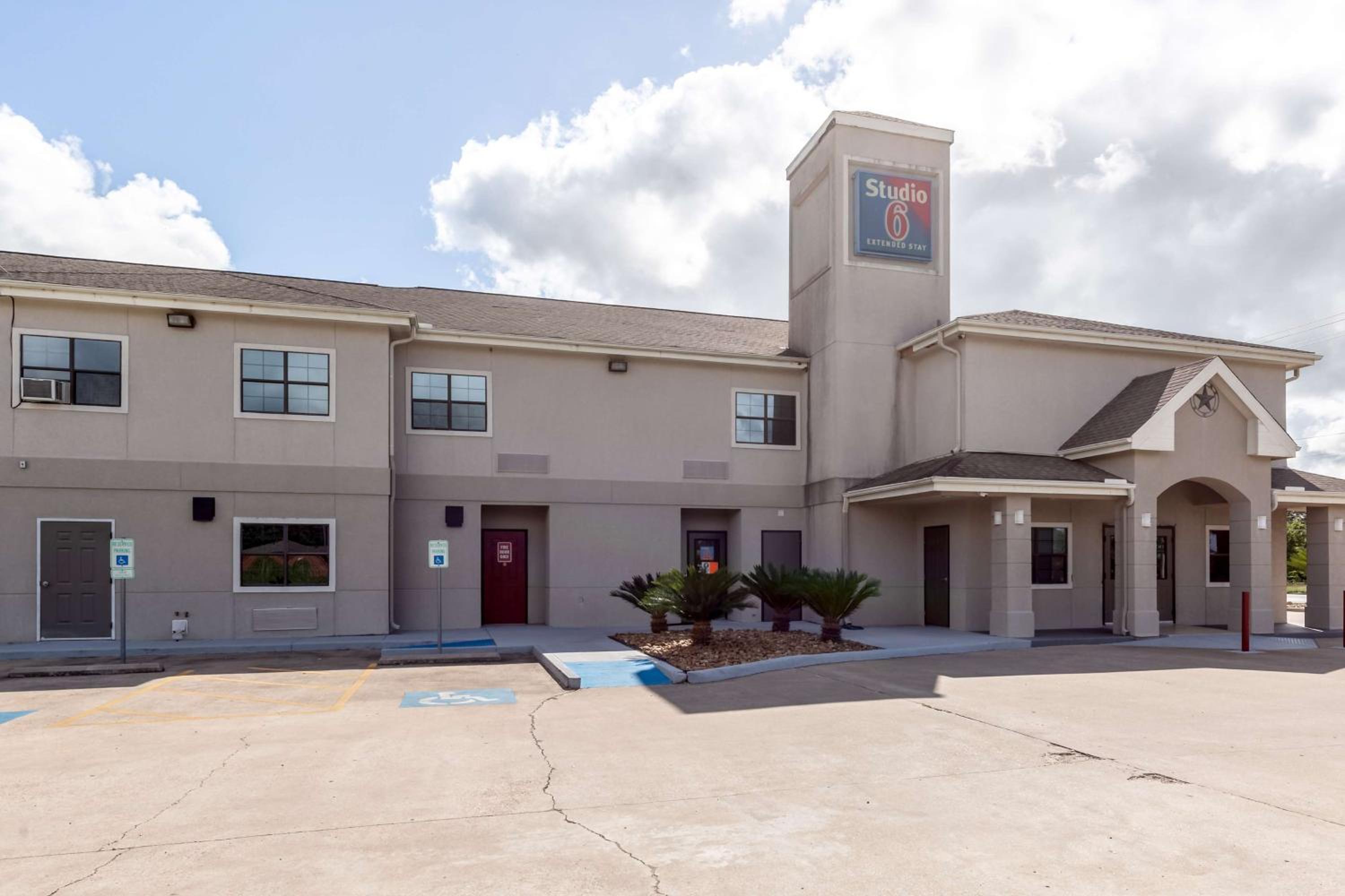 Studio 6 Bay City TX