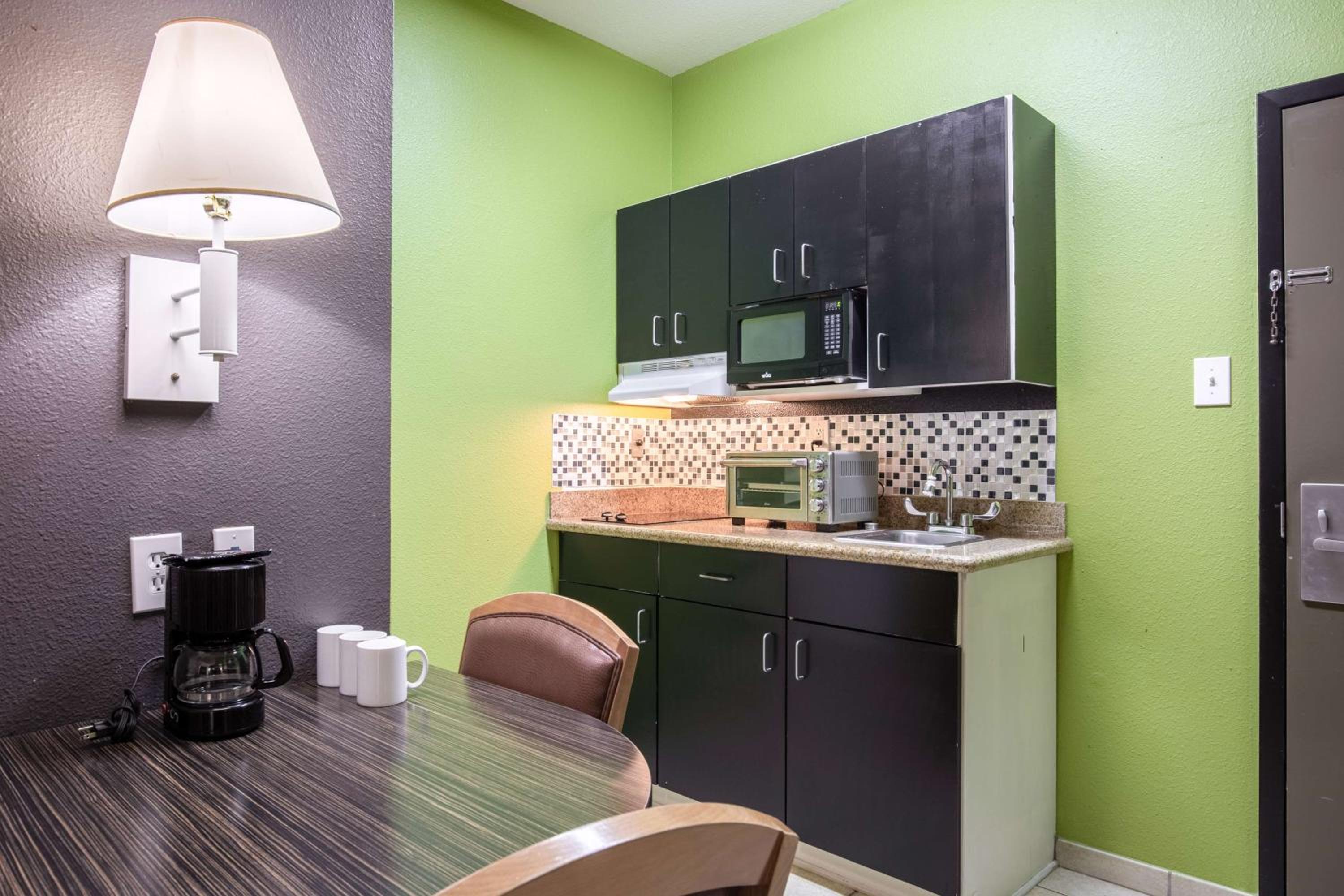 Studio 6 Bay City TX