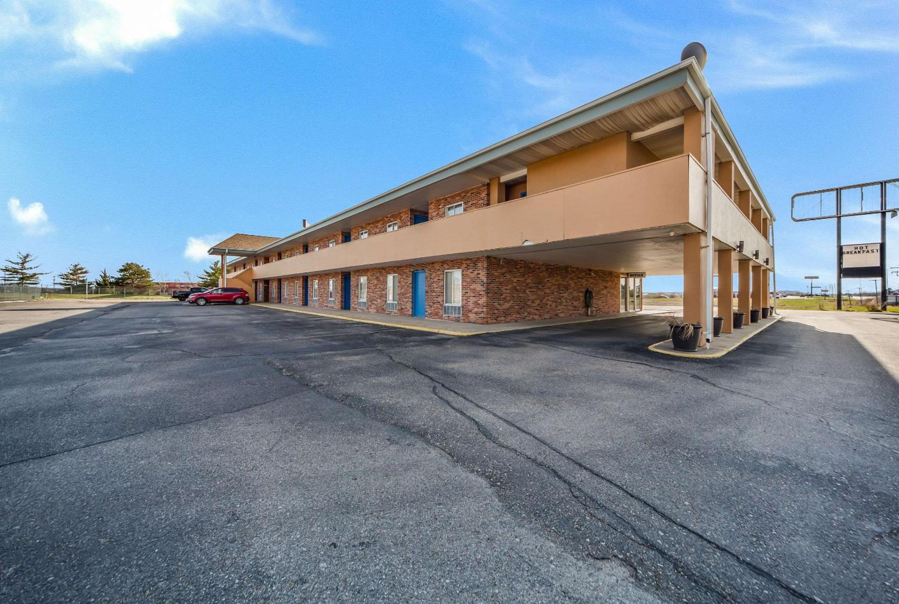 Rodeway Inn Lincoln West - University Area view 5