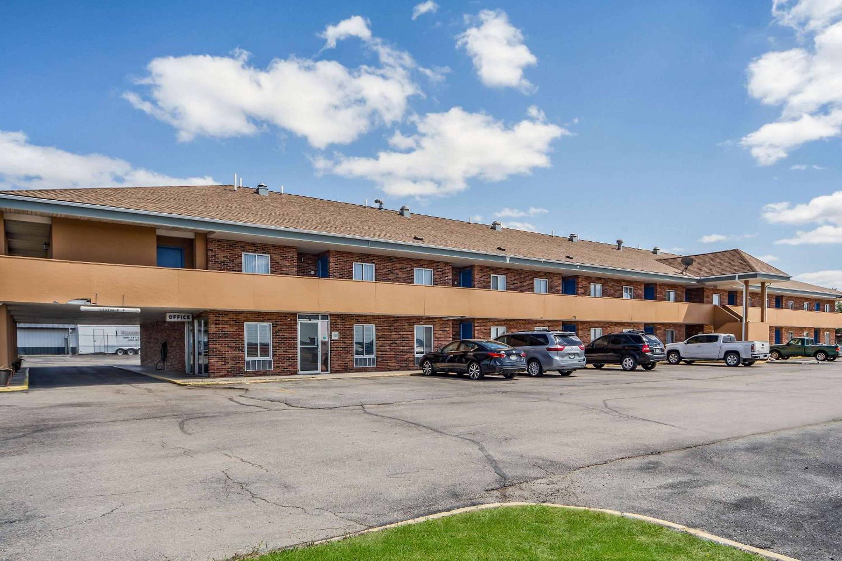 Rodeway Inn Lincoln West - University Area view 4