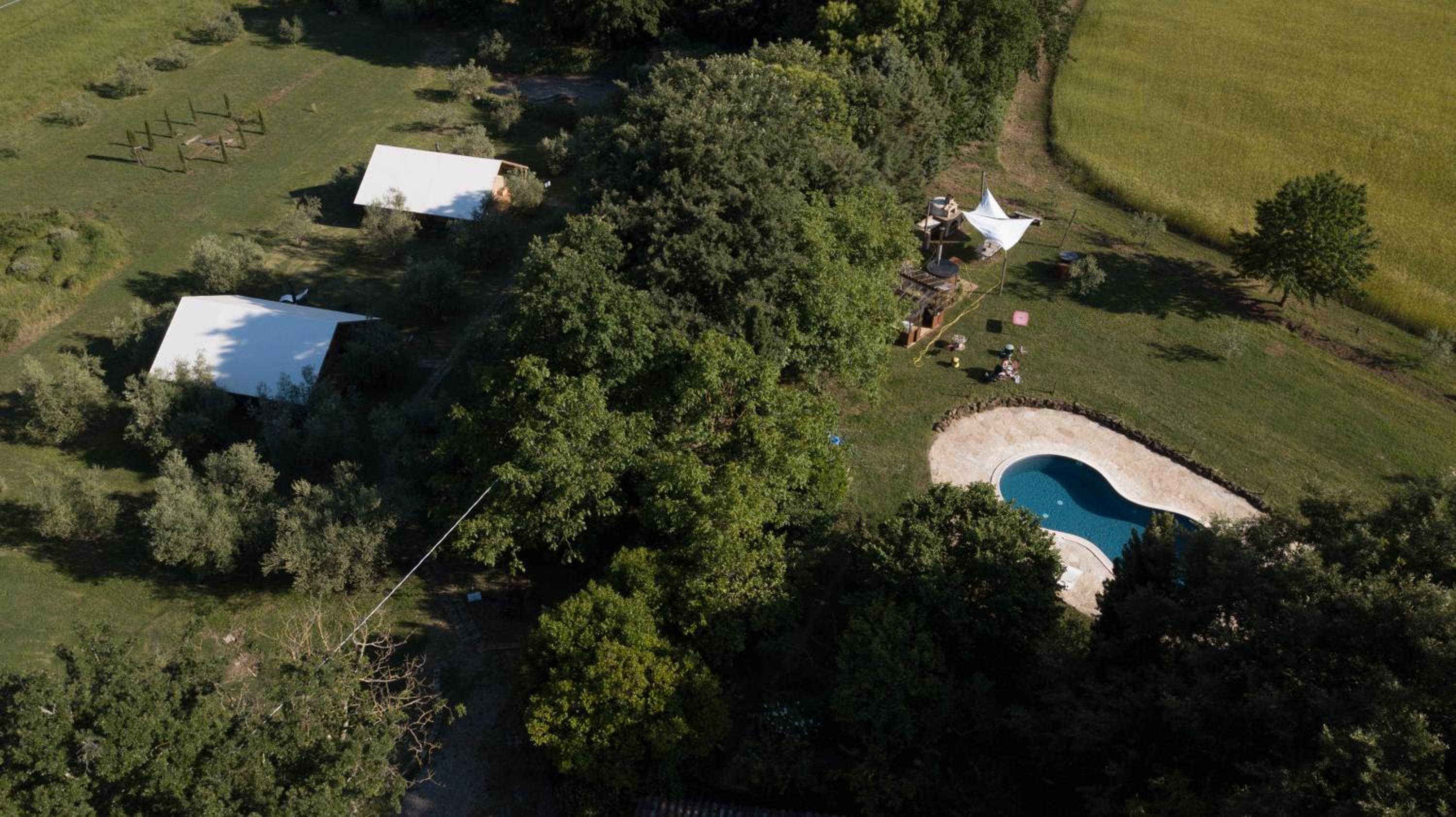Glamping in Toscana, luxury tents in agriturismo biologico view 3