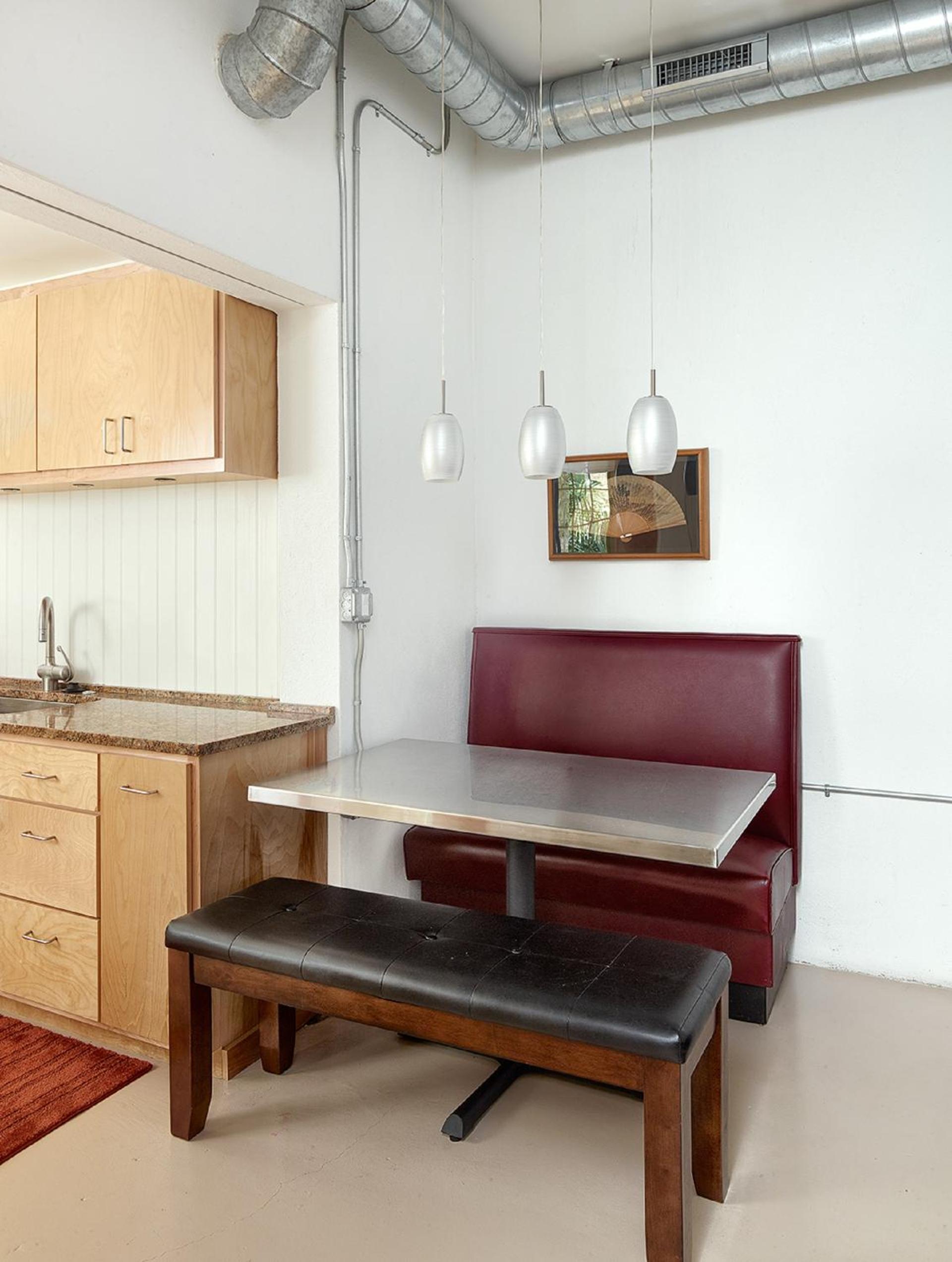 Folly Vacation 620 apartment w/bonus room, one block to the beach & pet friendly