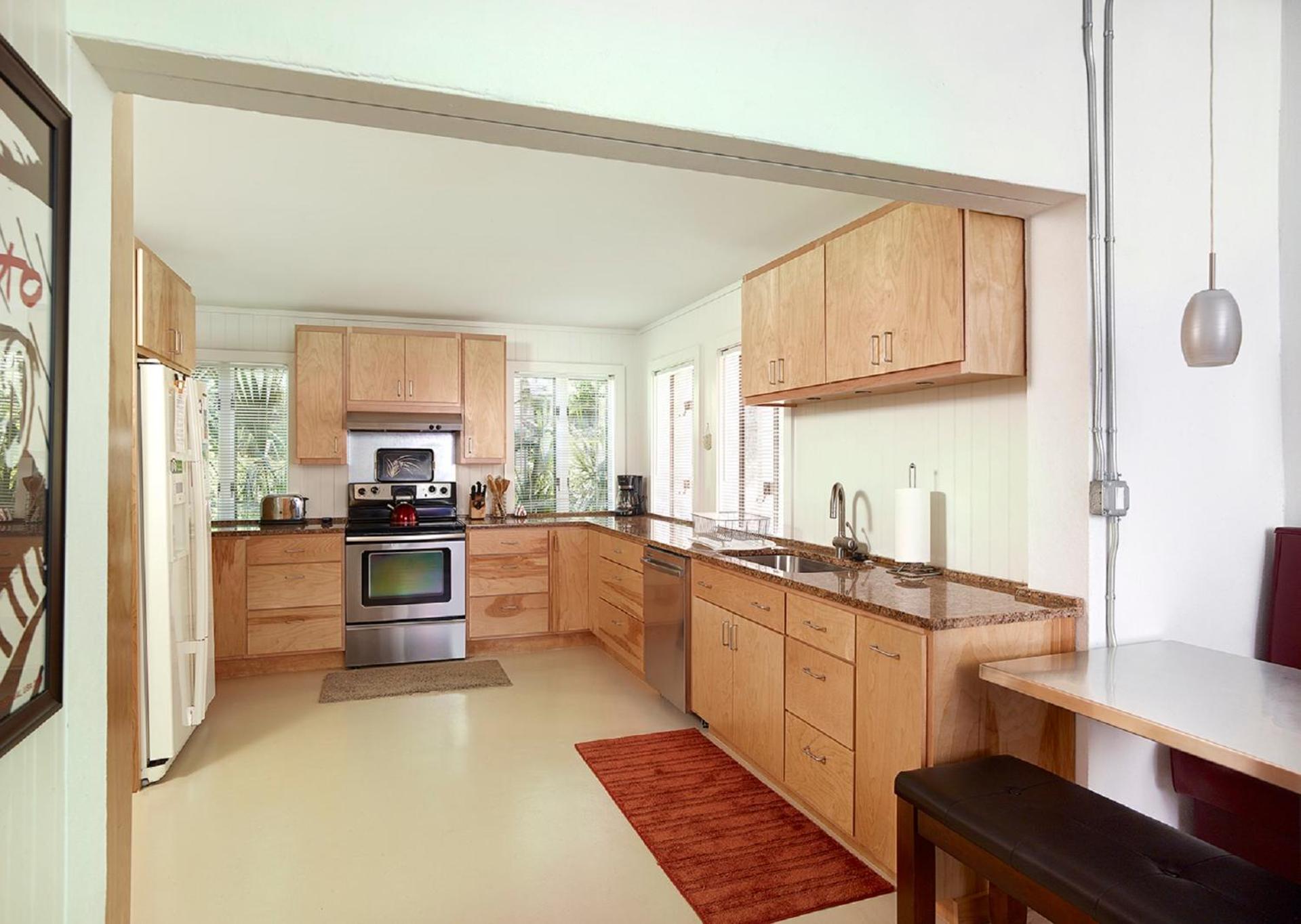 Folly Vacation 620 apartment w/bonus room, one block to the beach & pet friendly