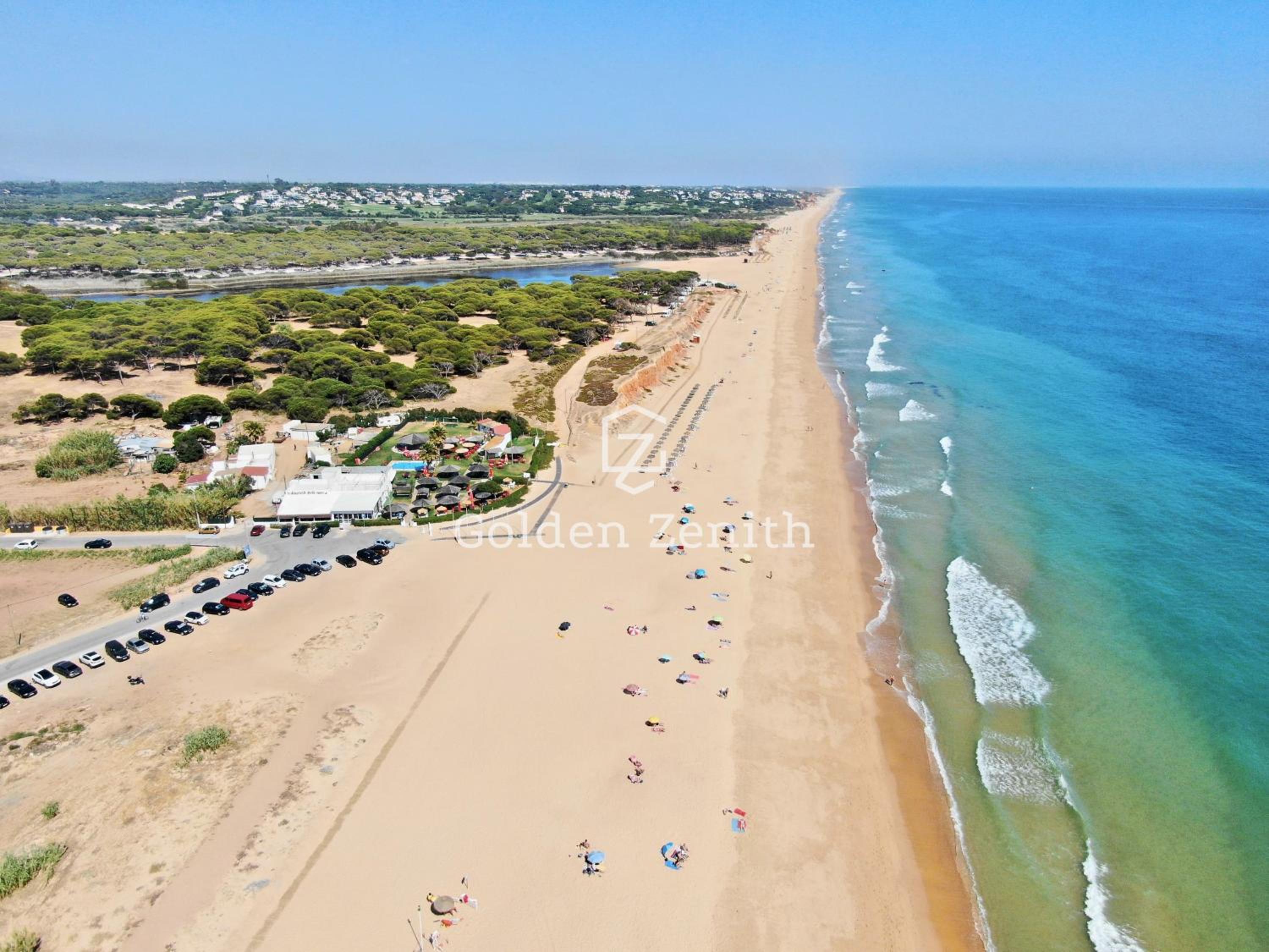 Cavalo Preto Luxury Beach Apartment by Golden Zenith view 3