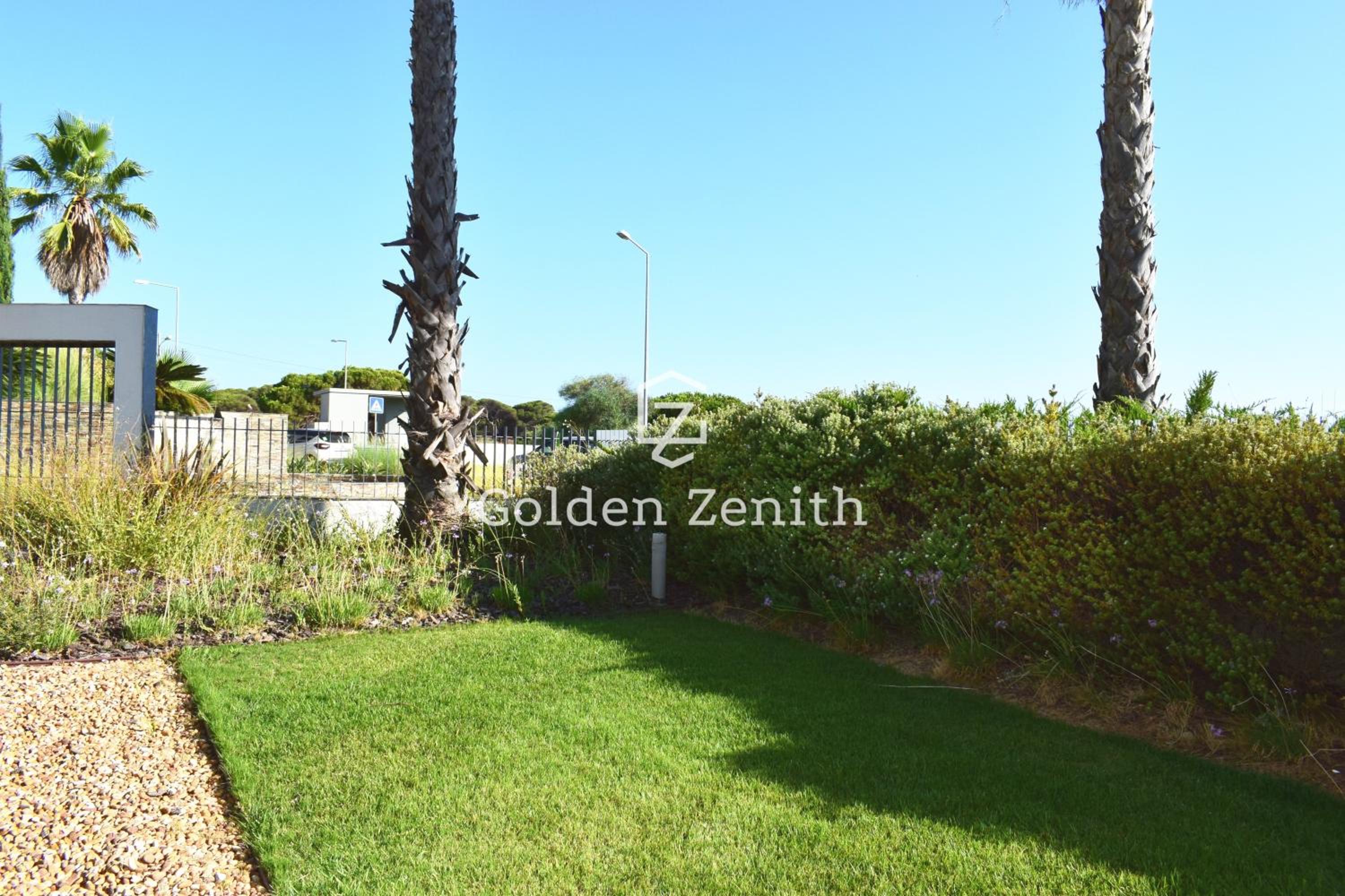 Cavalo Preto Luxury Beach Apartment by Golden Zenith view 4
