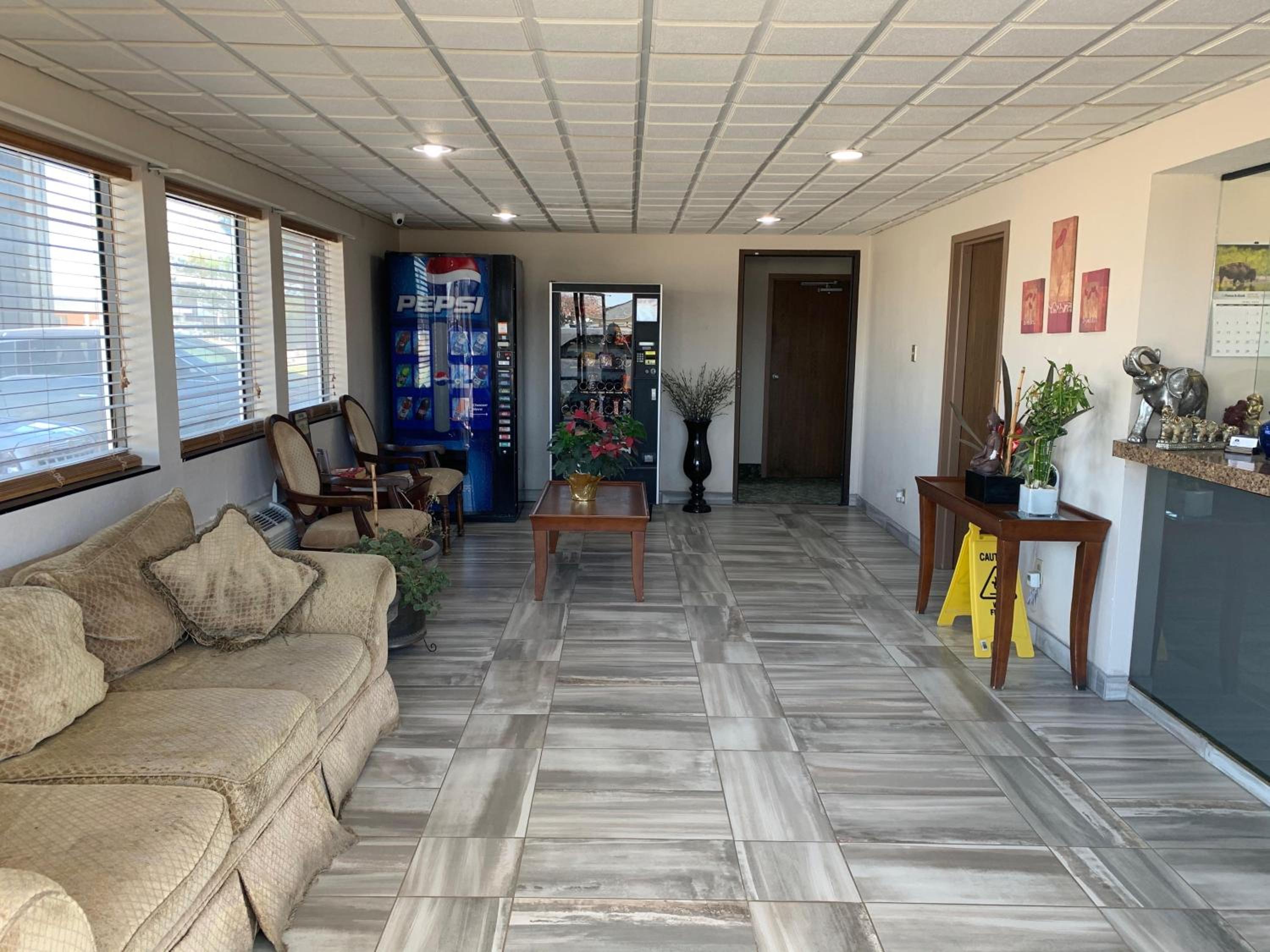 Econo Inn view 4