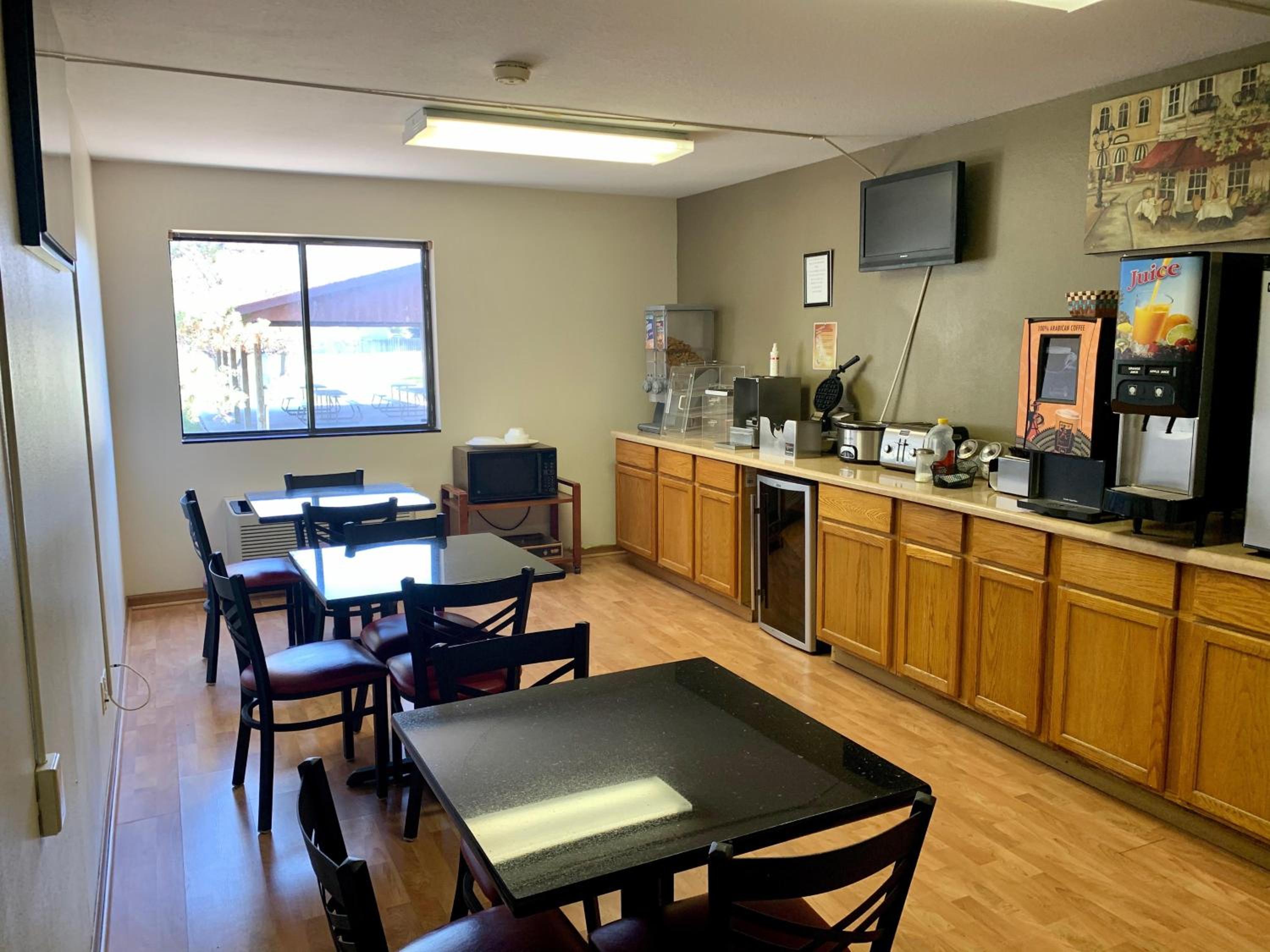 Econo Inn view 5