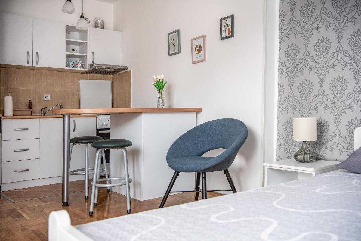 Stella Modern Apartment 2 view 4