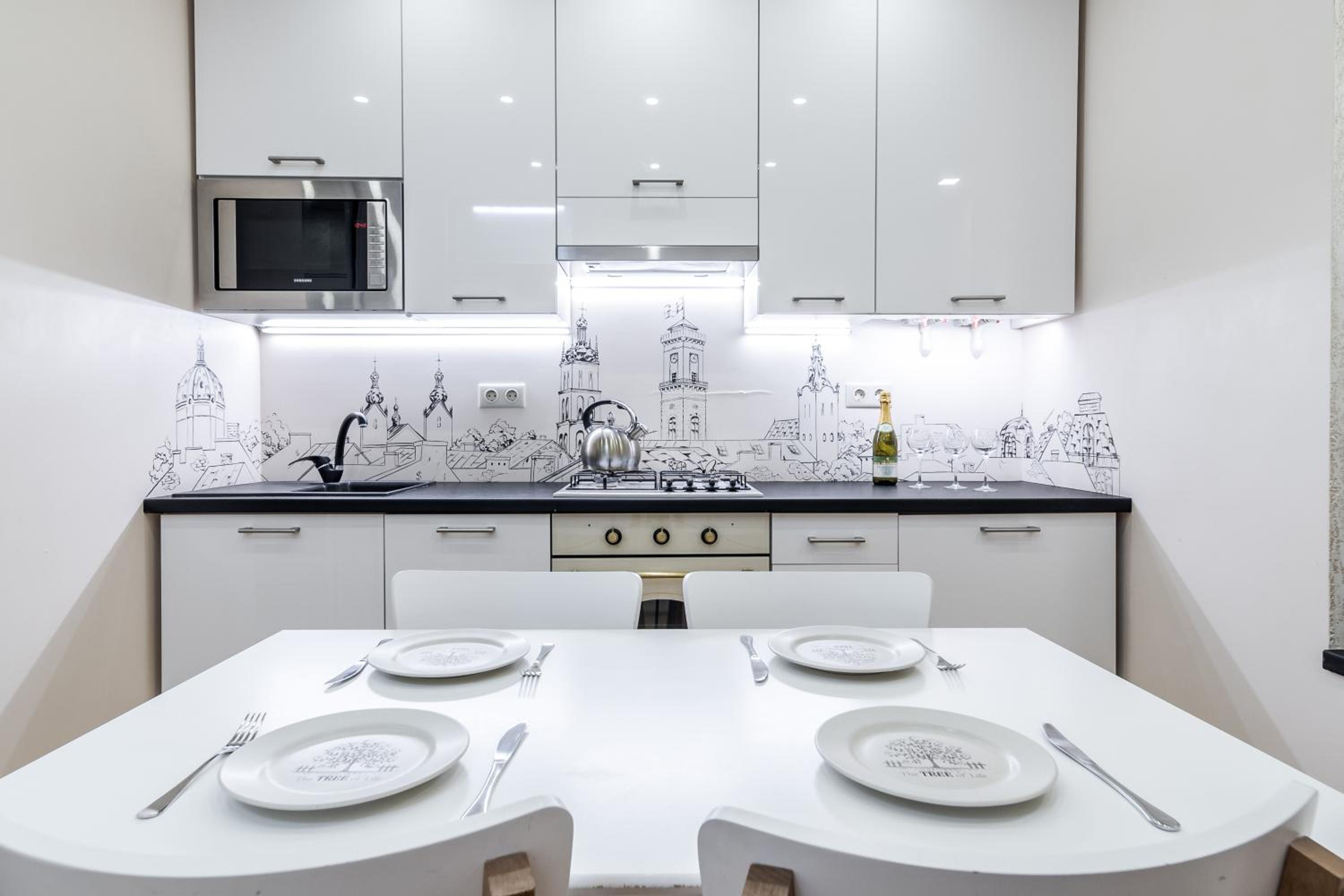InshiApartments on Knyazya Romana view 5