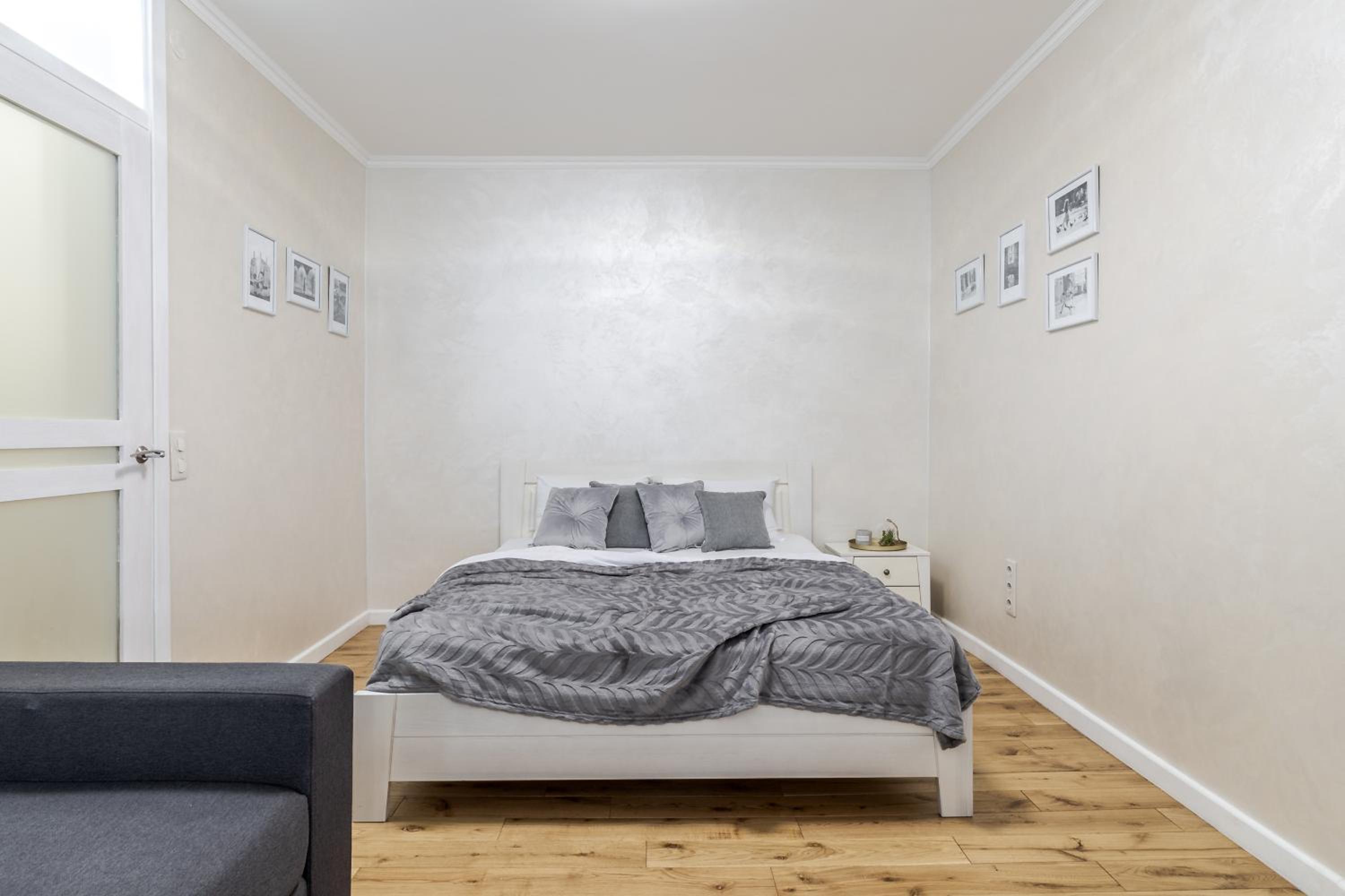 InshiApartments on Knyazya Romana view 3