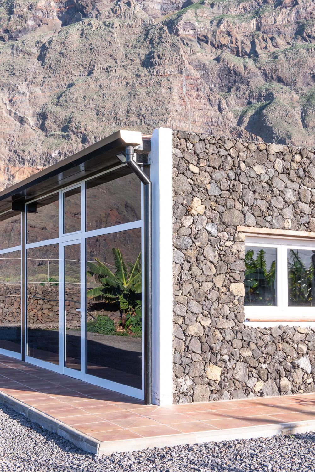 Amazing Coast House On A Tranquil Organic Farm