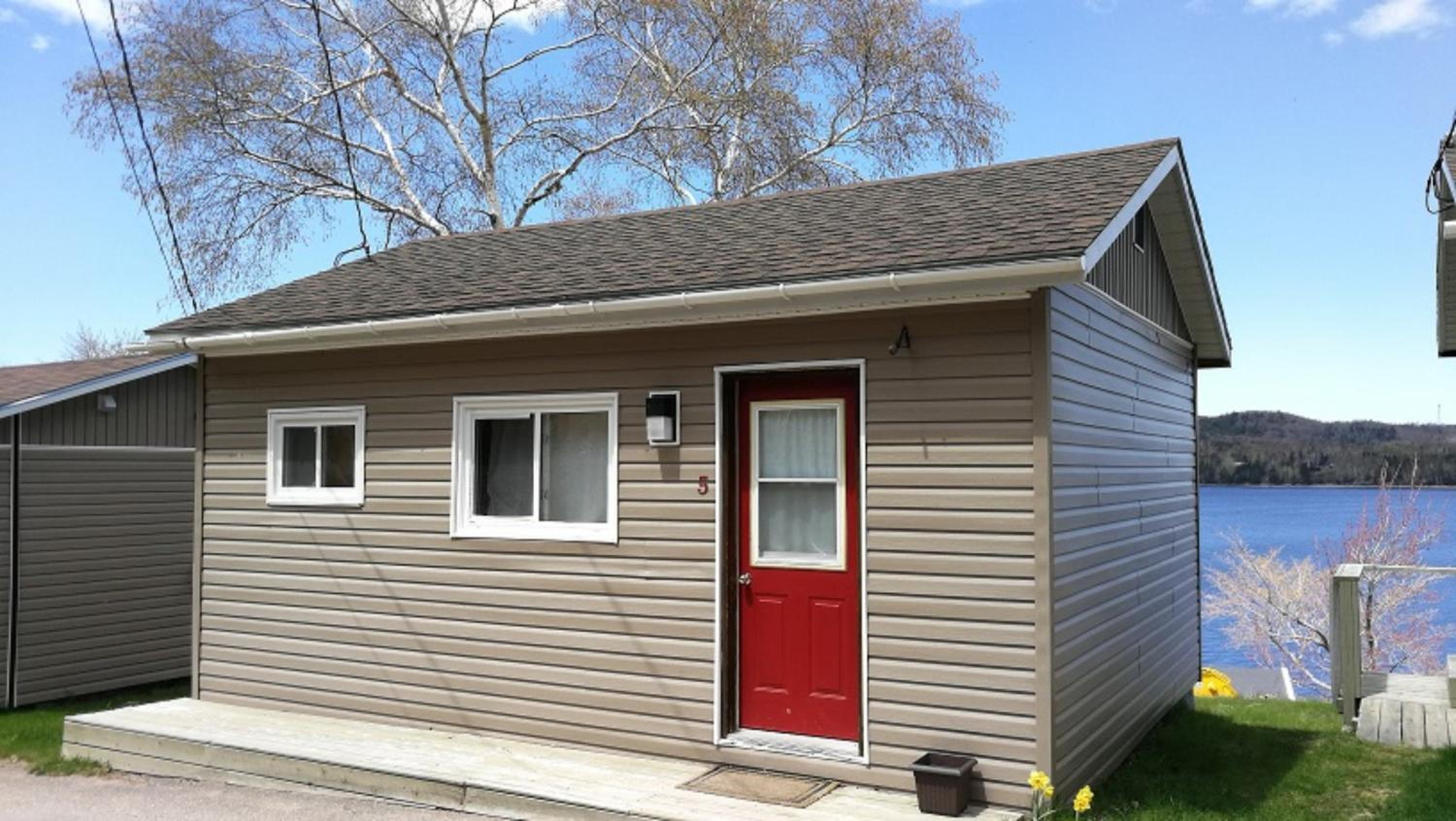 Knotty Pine Cottages, Suites & Motel Rooms
