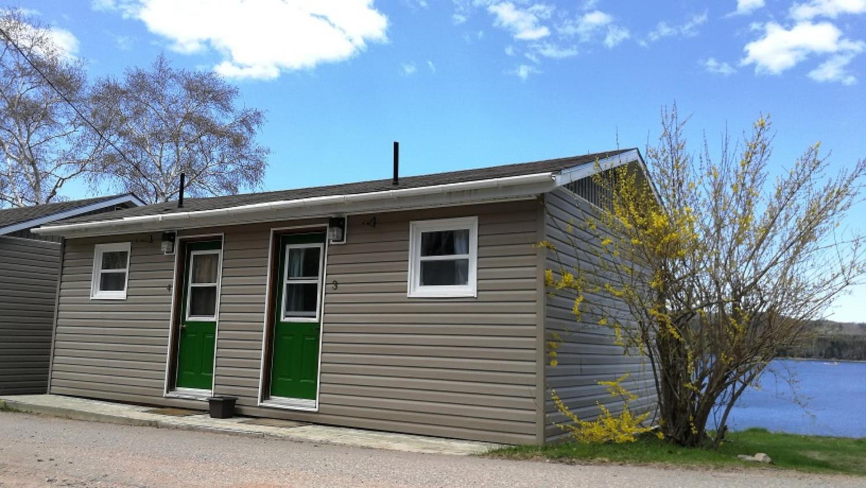 Knotty Pine Cottages, Suites & Motel Rooms