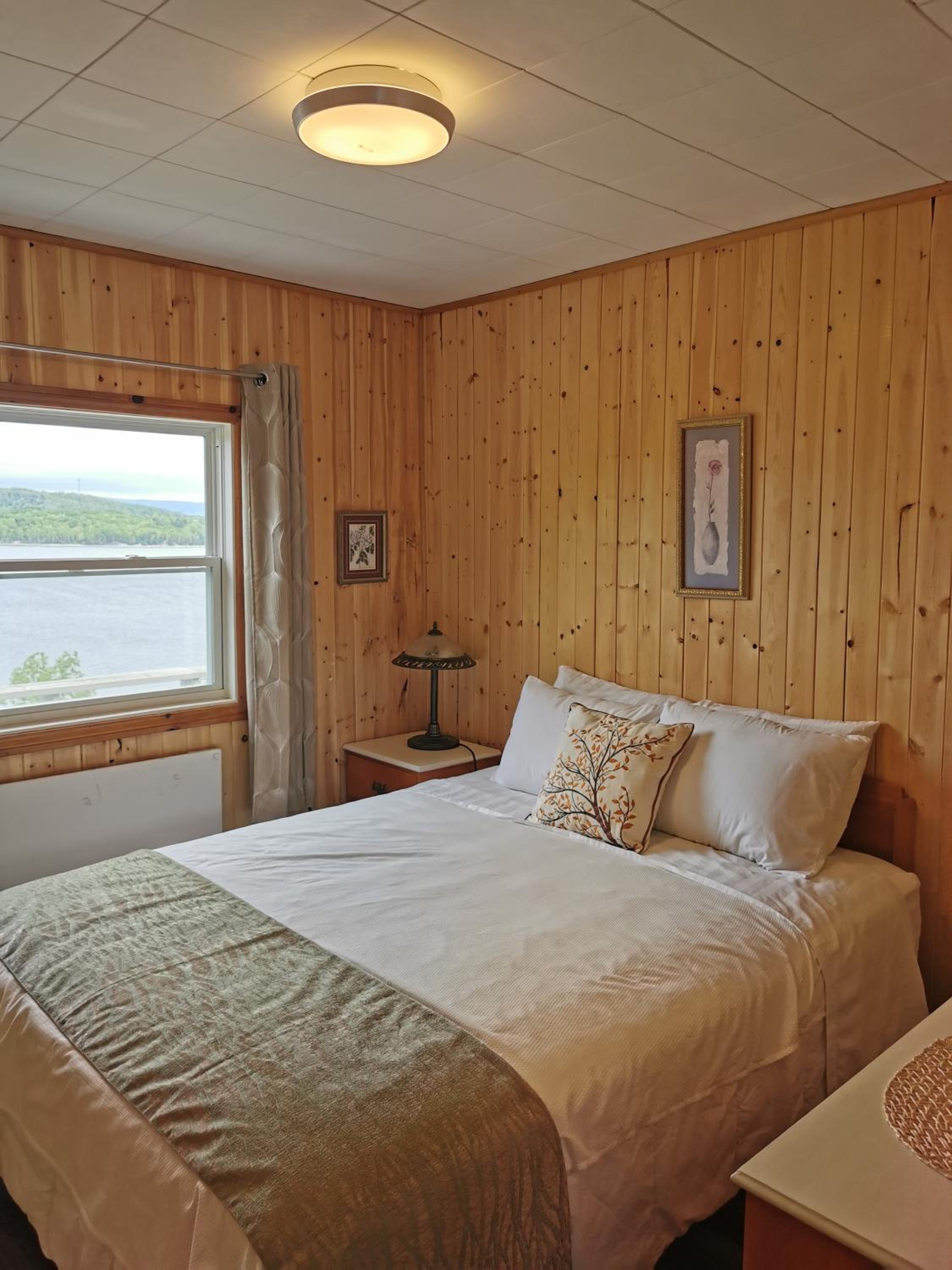 Knotty Pine Cottages, Suites & Motel Rooms