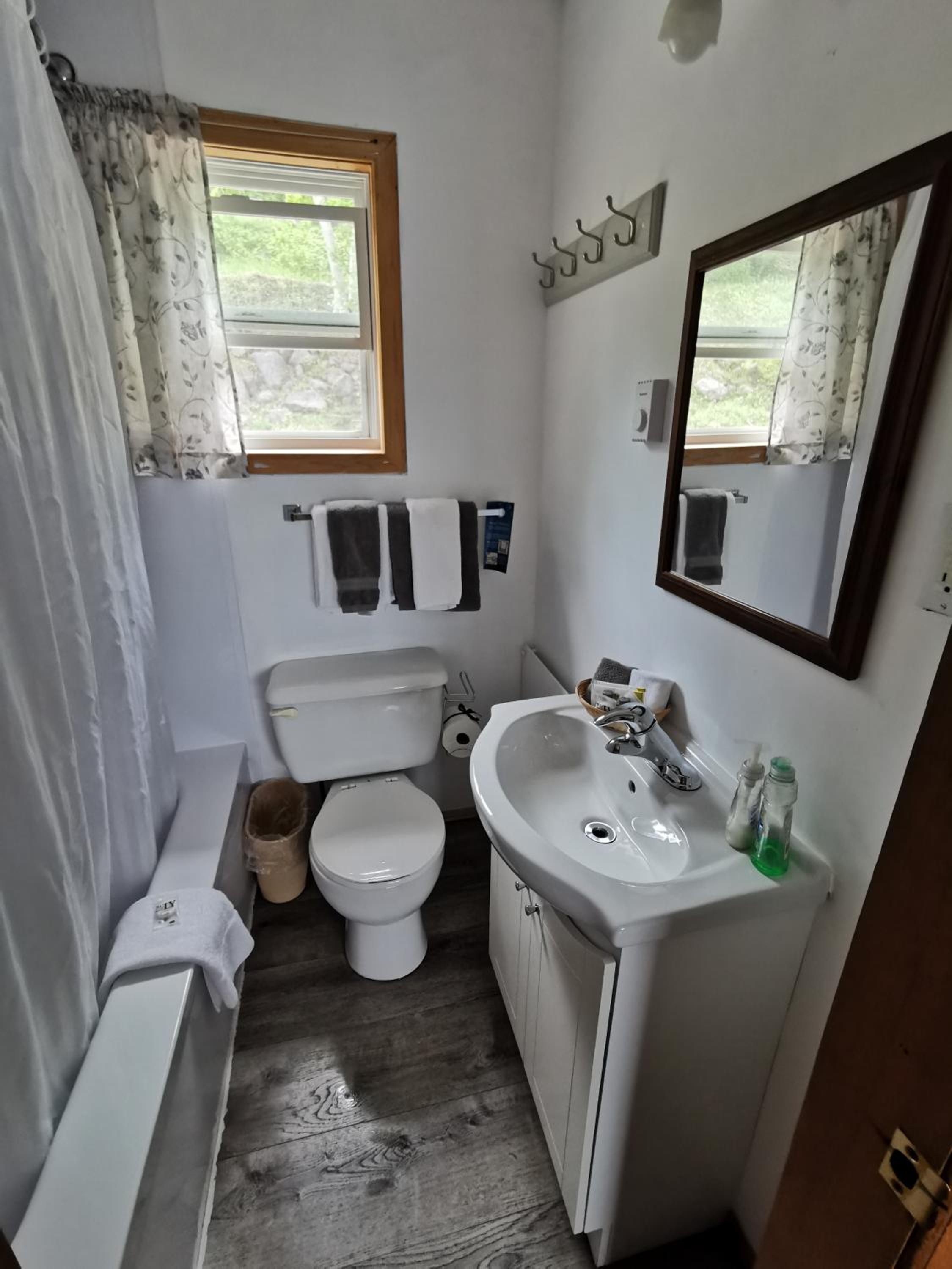 Knotty Pine Cottages, Suites & Motel Rooms
