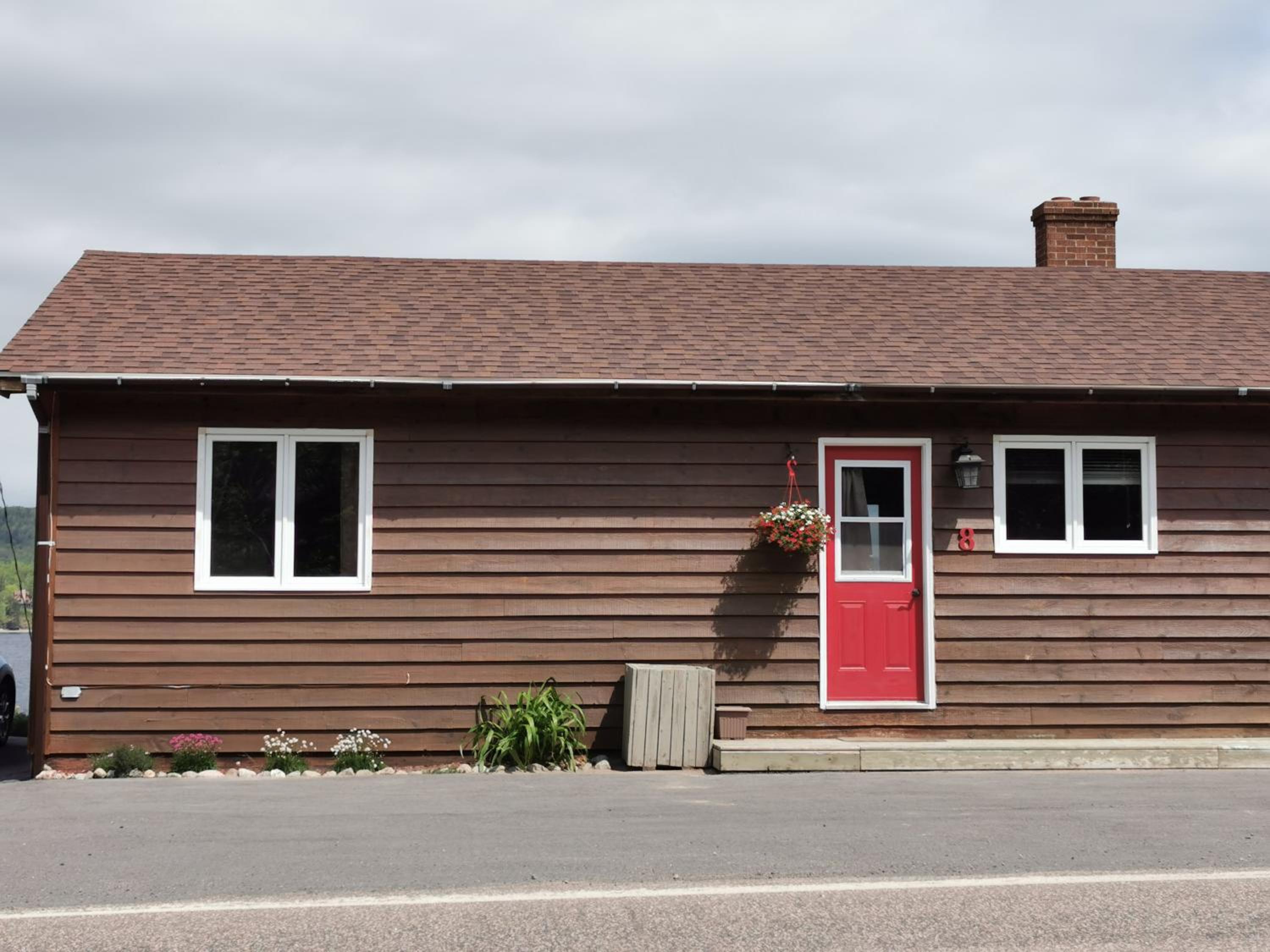 Knotty Pine Cottages, Suites & Motel Rooms