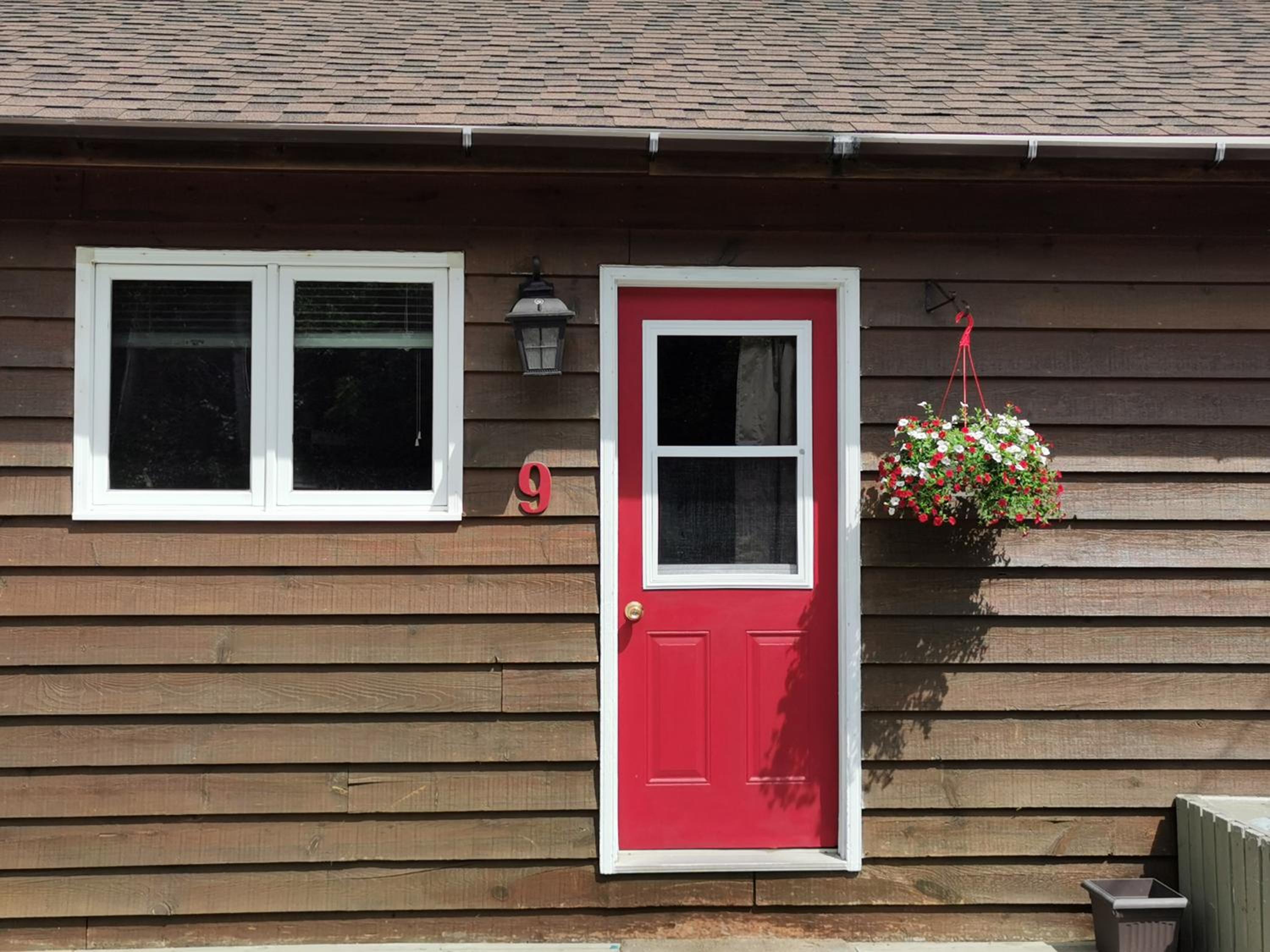 Knotty Pine Cottages, Suites & Motel Rooms