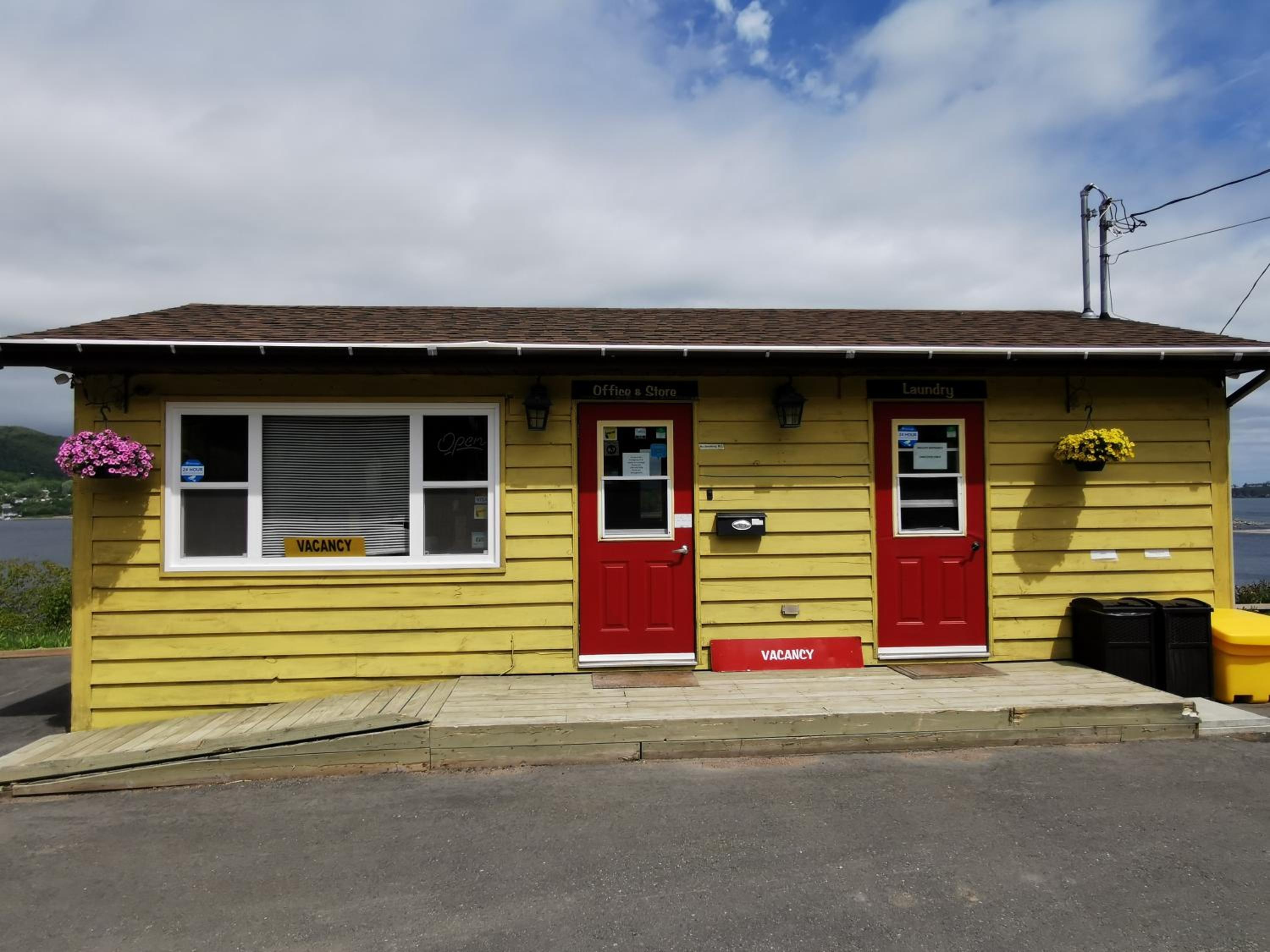 Knotty Pine Cottages, Suites & Motel Rooms