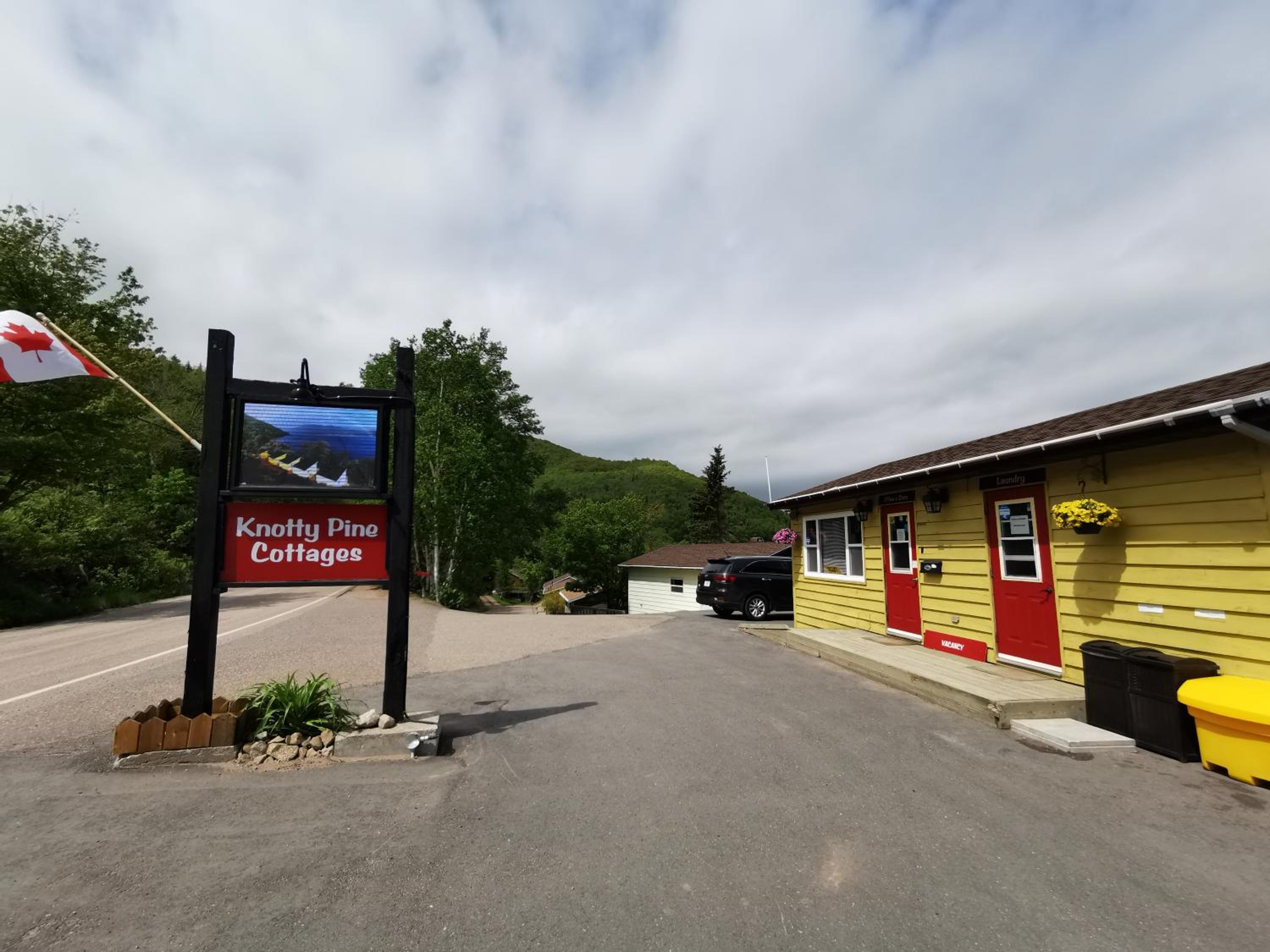 Knotty Pine Cottages, Suites & Motel Rooms