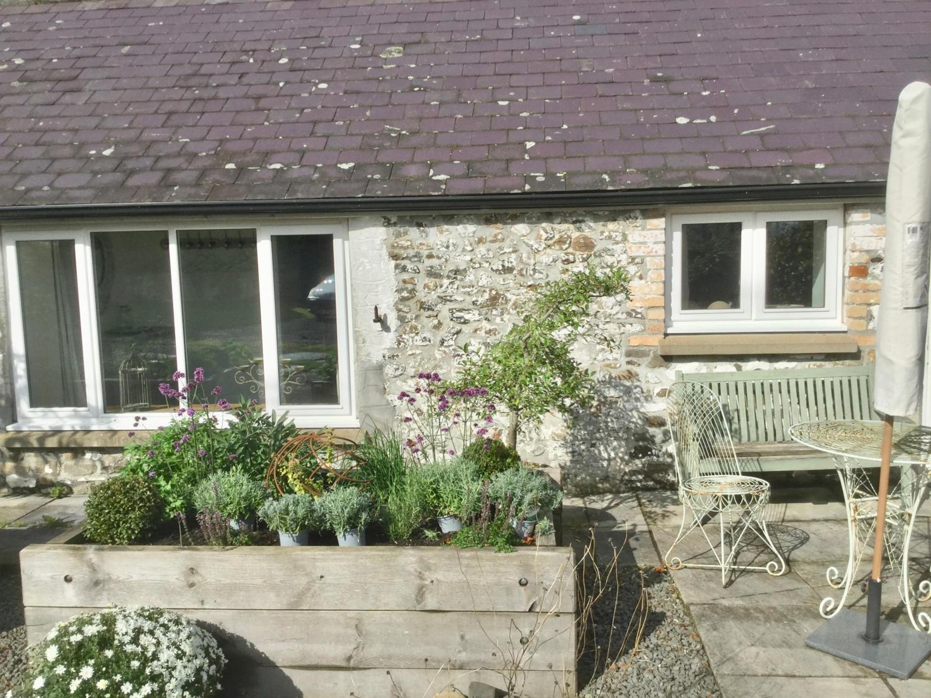 Cuckoo Barn at Penygaer farm near the Brecon Beacons view 2