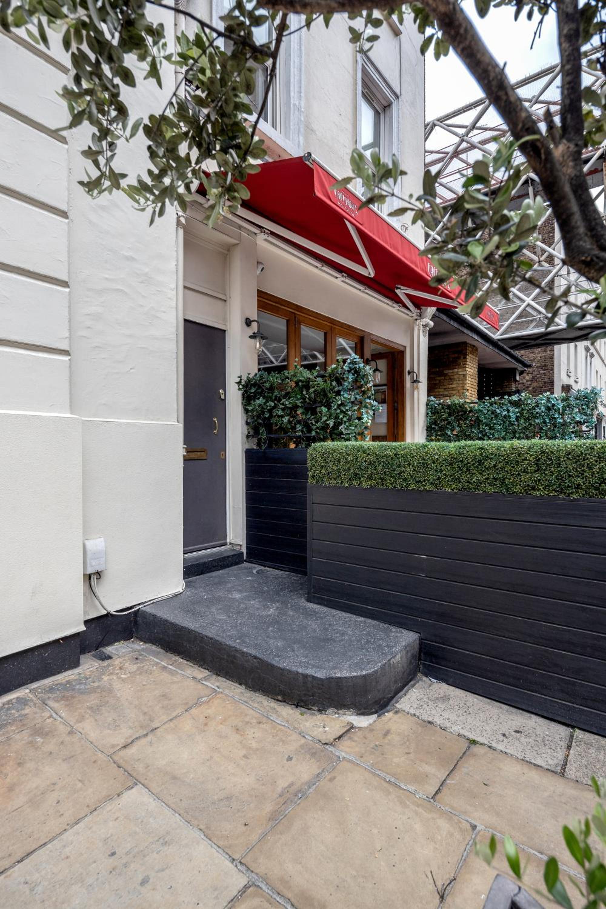 The white home near Kensington high st