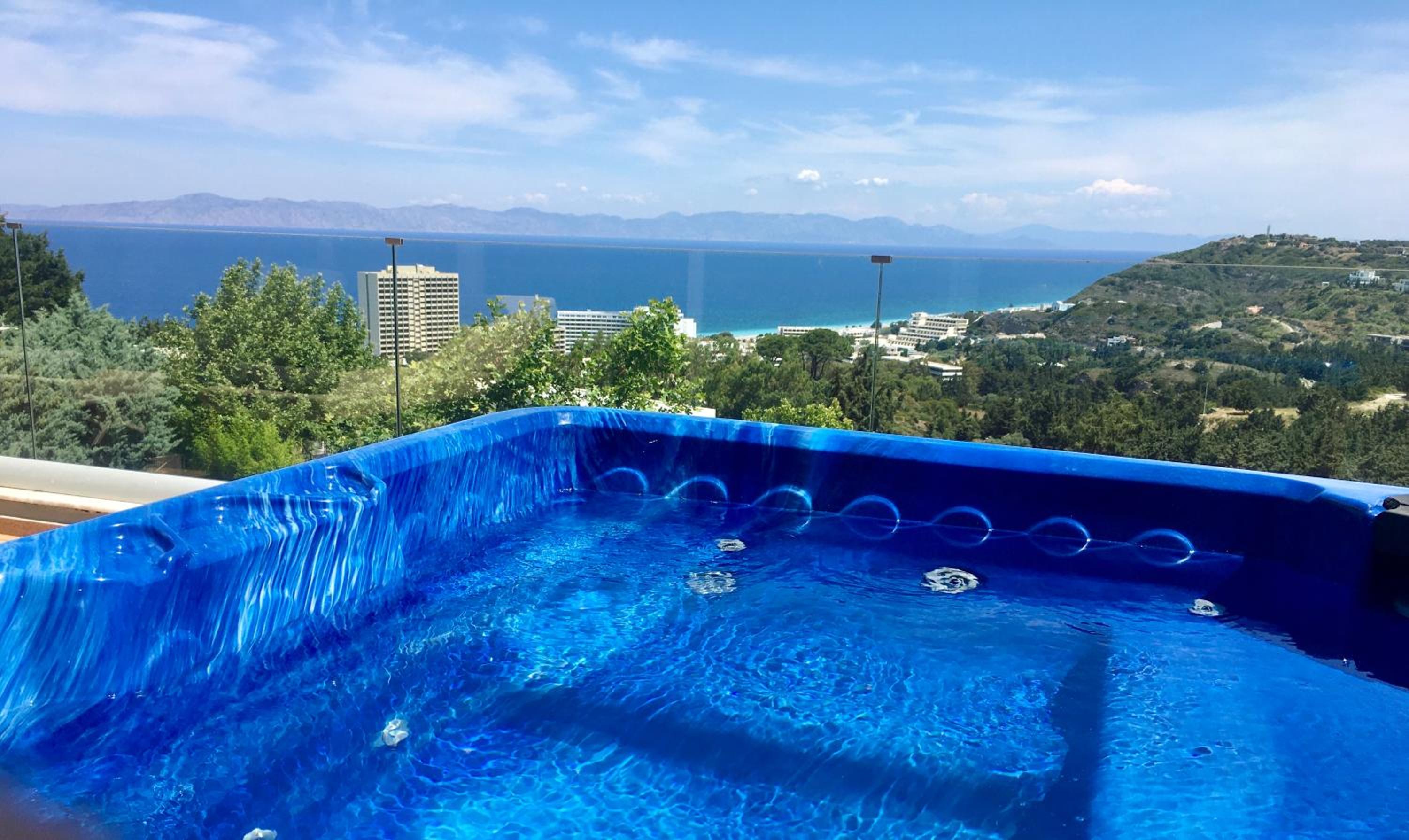 FlyViewFlatsBLUE PrivateHotTub with SeaView photo 3