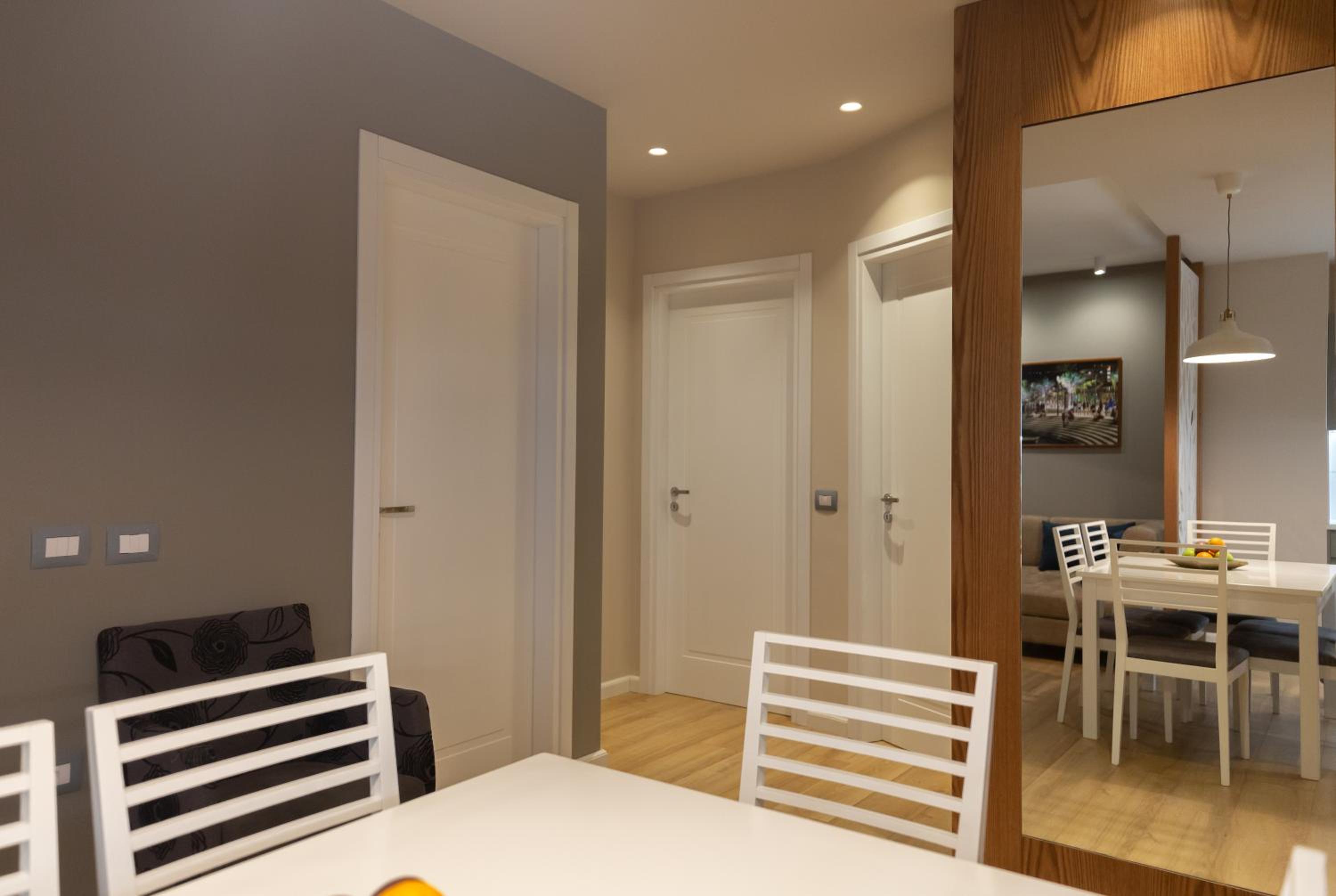 Porta Apartament