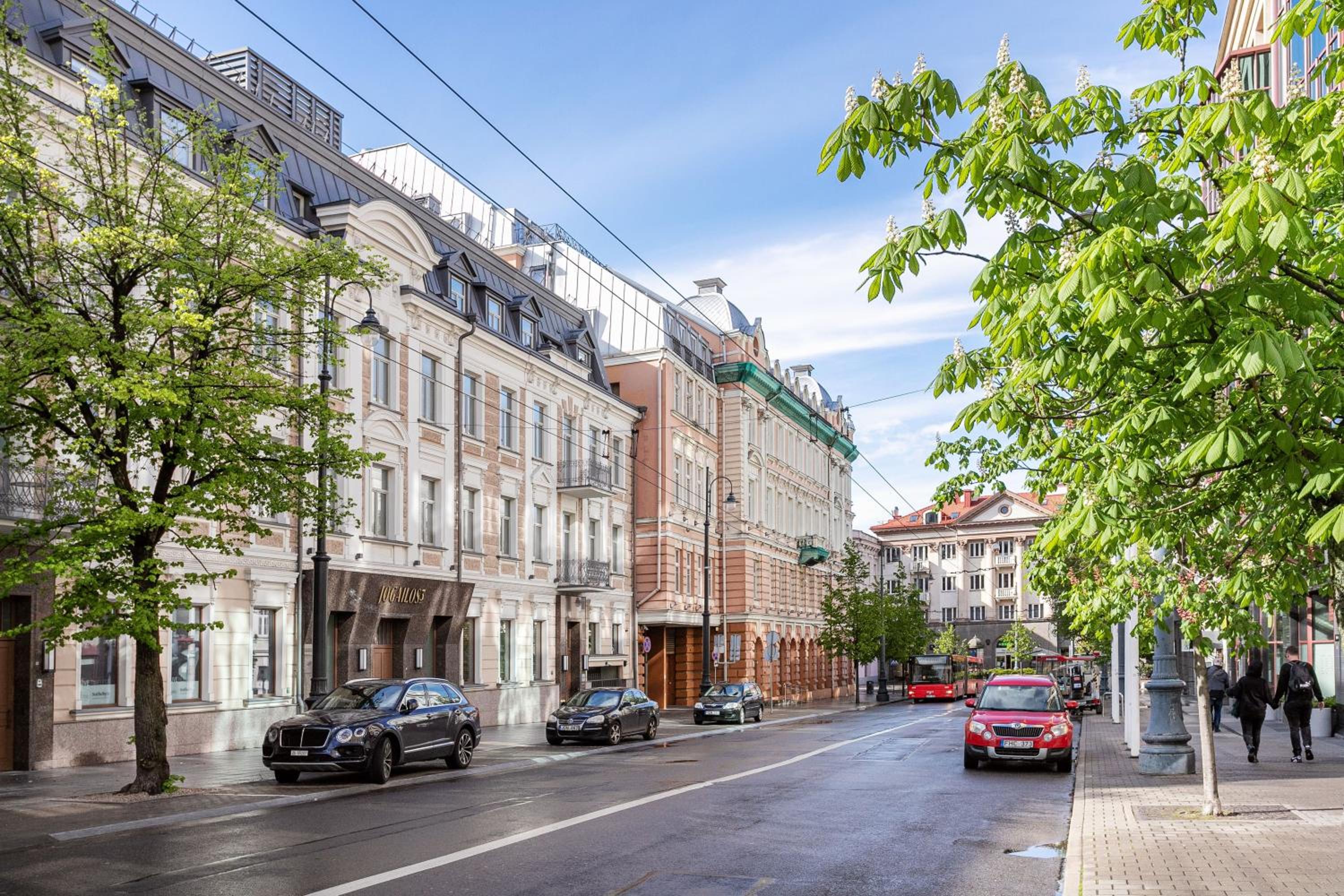 Jogailos Residence peaceful Old Town luxury 3 bdr, 2 bthr, FREE GARAGE, top-speed WIFI view 3