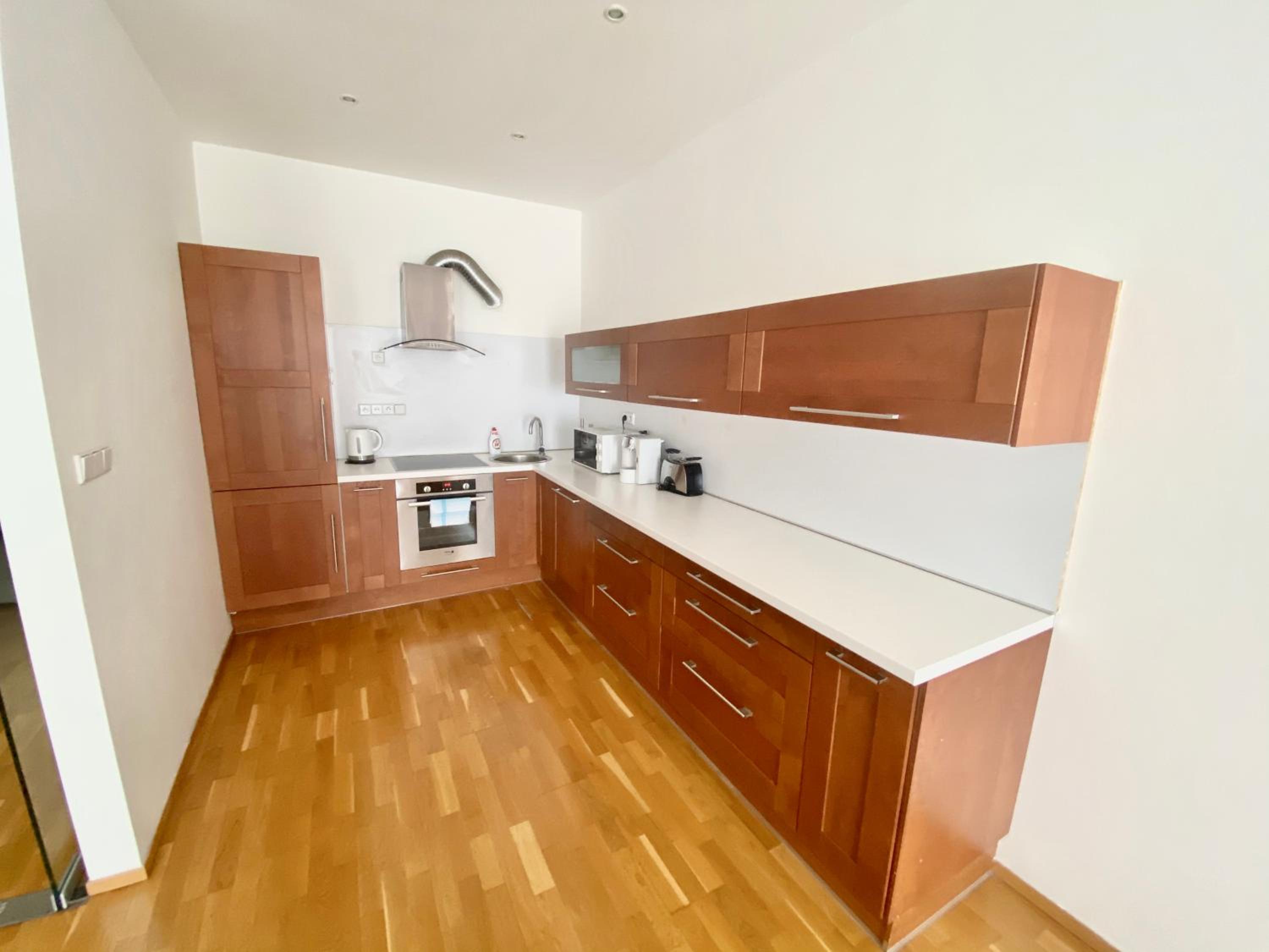Spacious 130 m2 Apartment Near Center 2 Free Parking