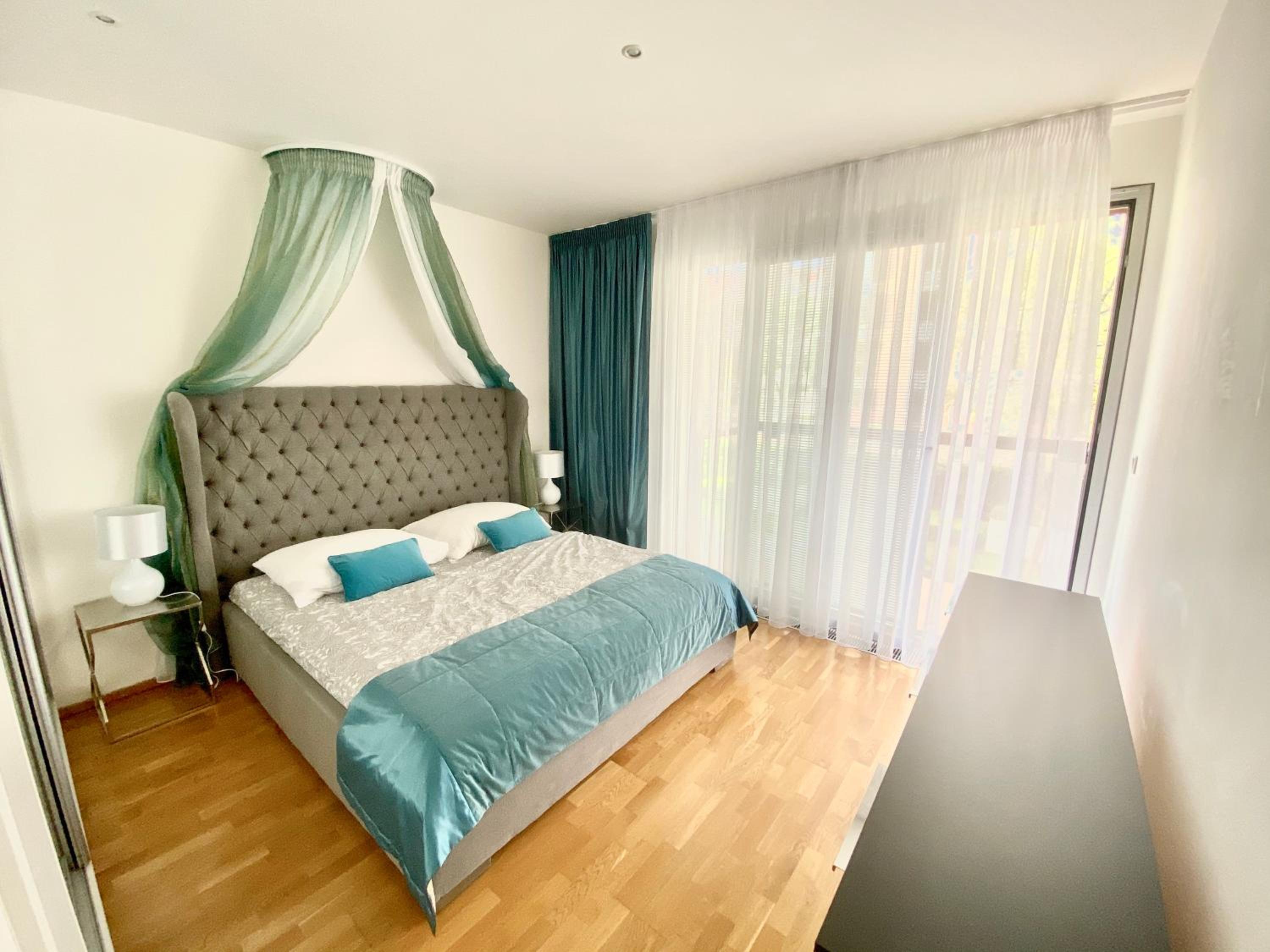 Spacious 130 m2 Apartment Near Center 2 Free Parking