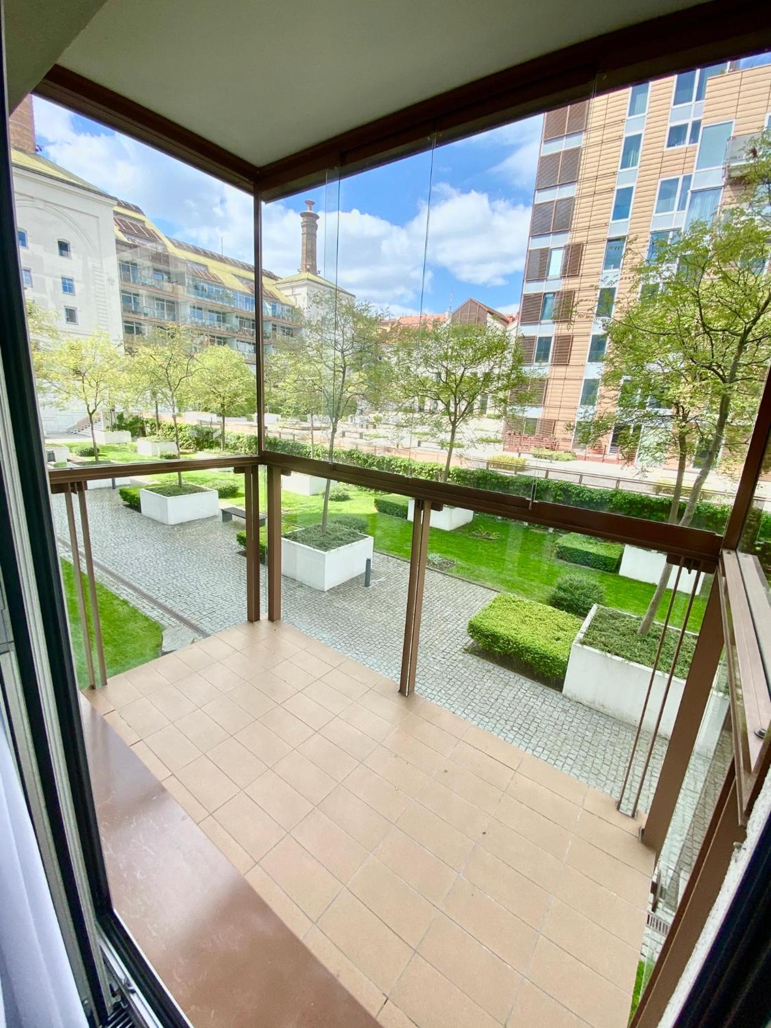 Spacious 130 m2 Apartment Near Center 2 Free Parking