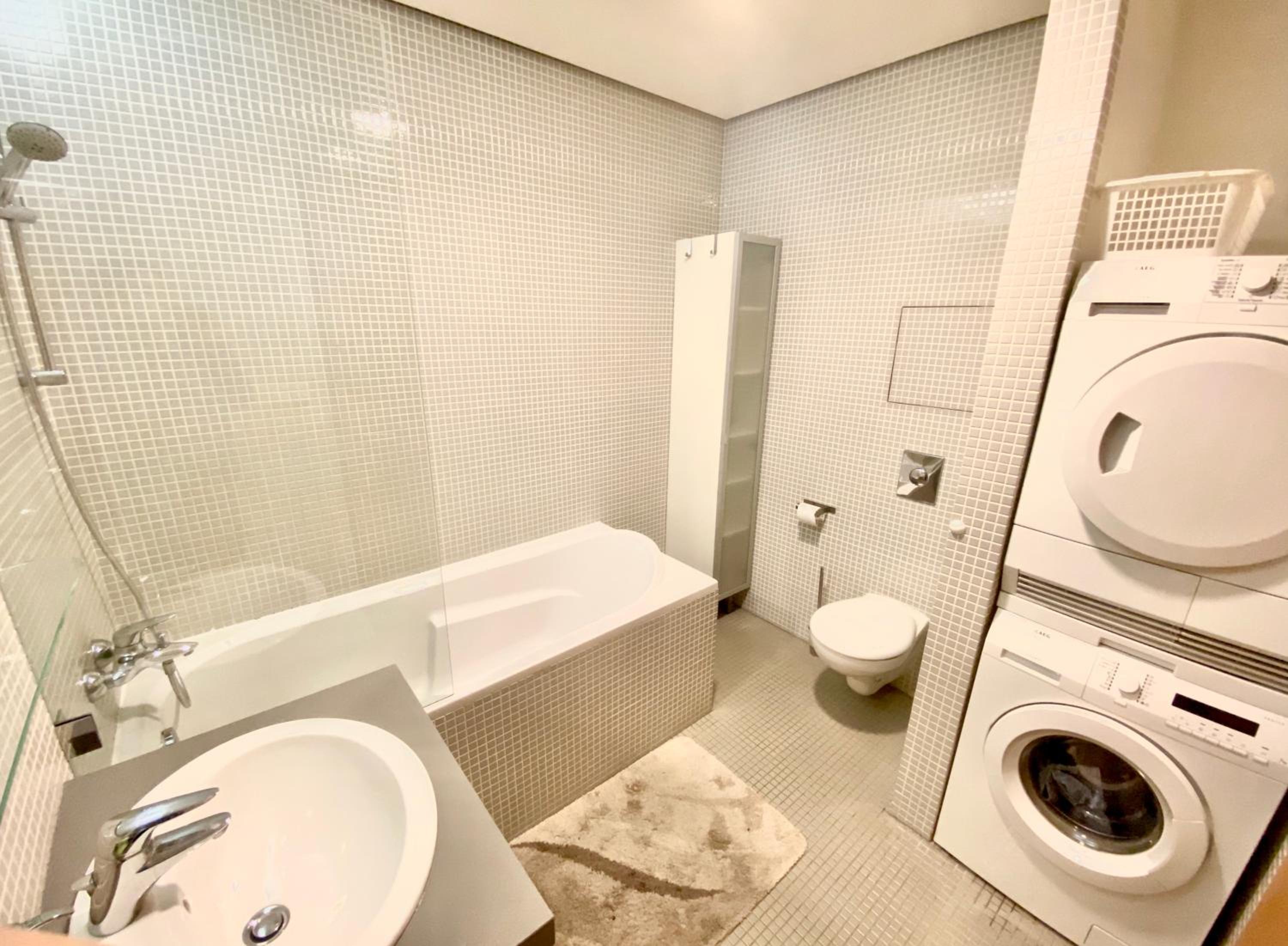 Spacious 130 m2 Apartment Near Center 2 Free Parking