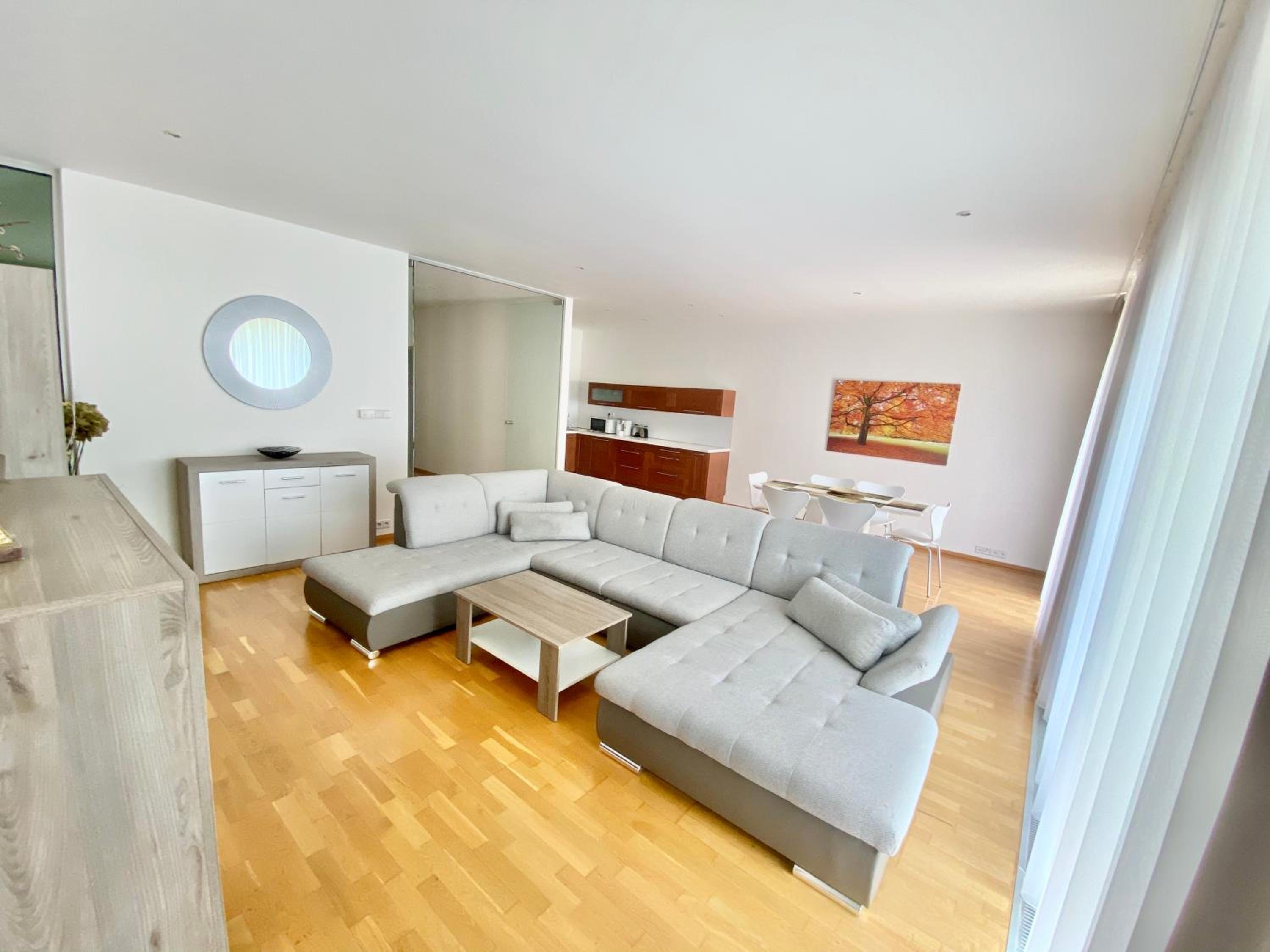 Spacious 130 m2 Apartment Near Center 2 Free Parking