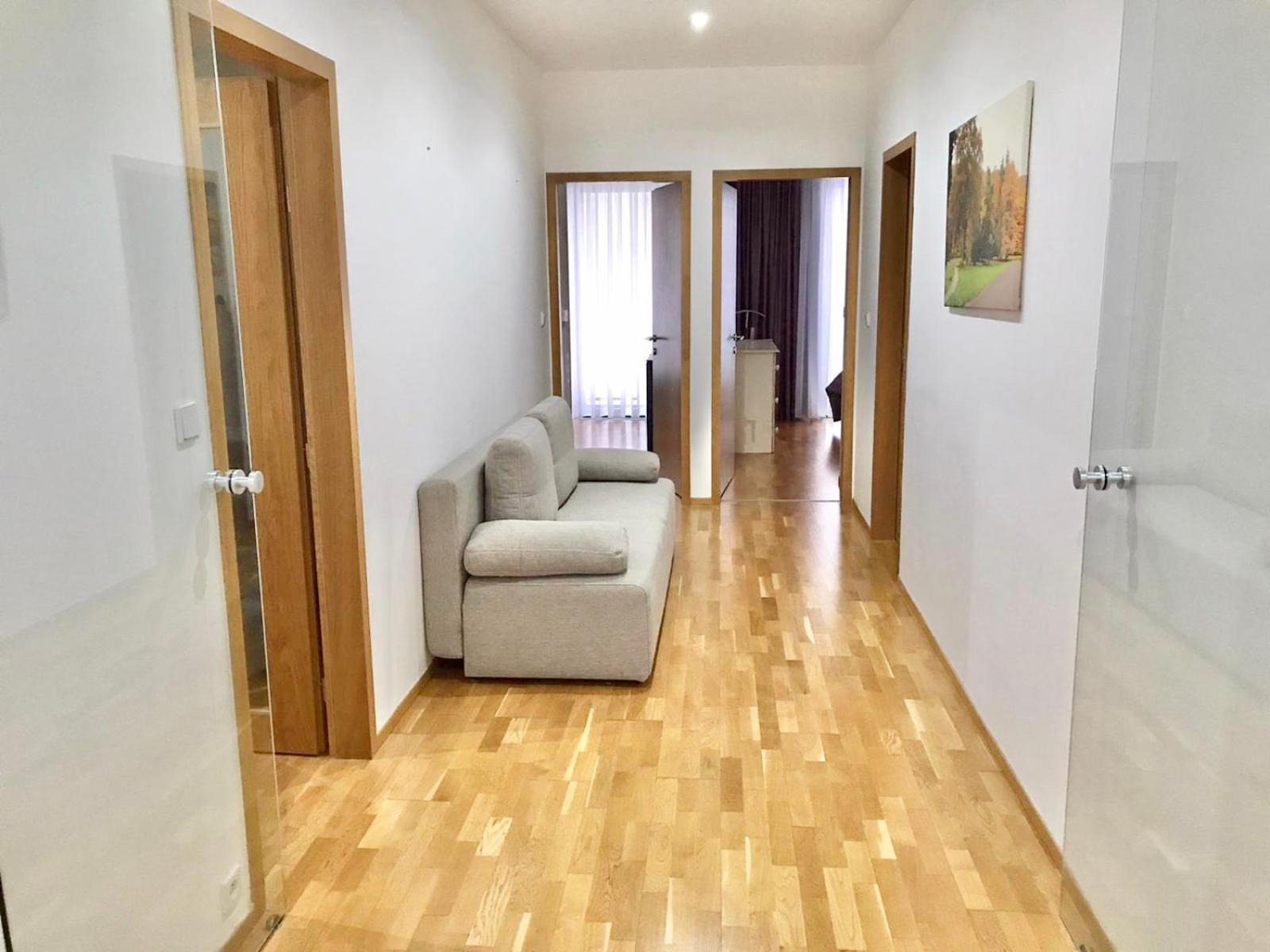 Spacious 130 m2 Apartment Near Center 2 Free Parking